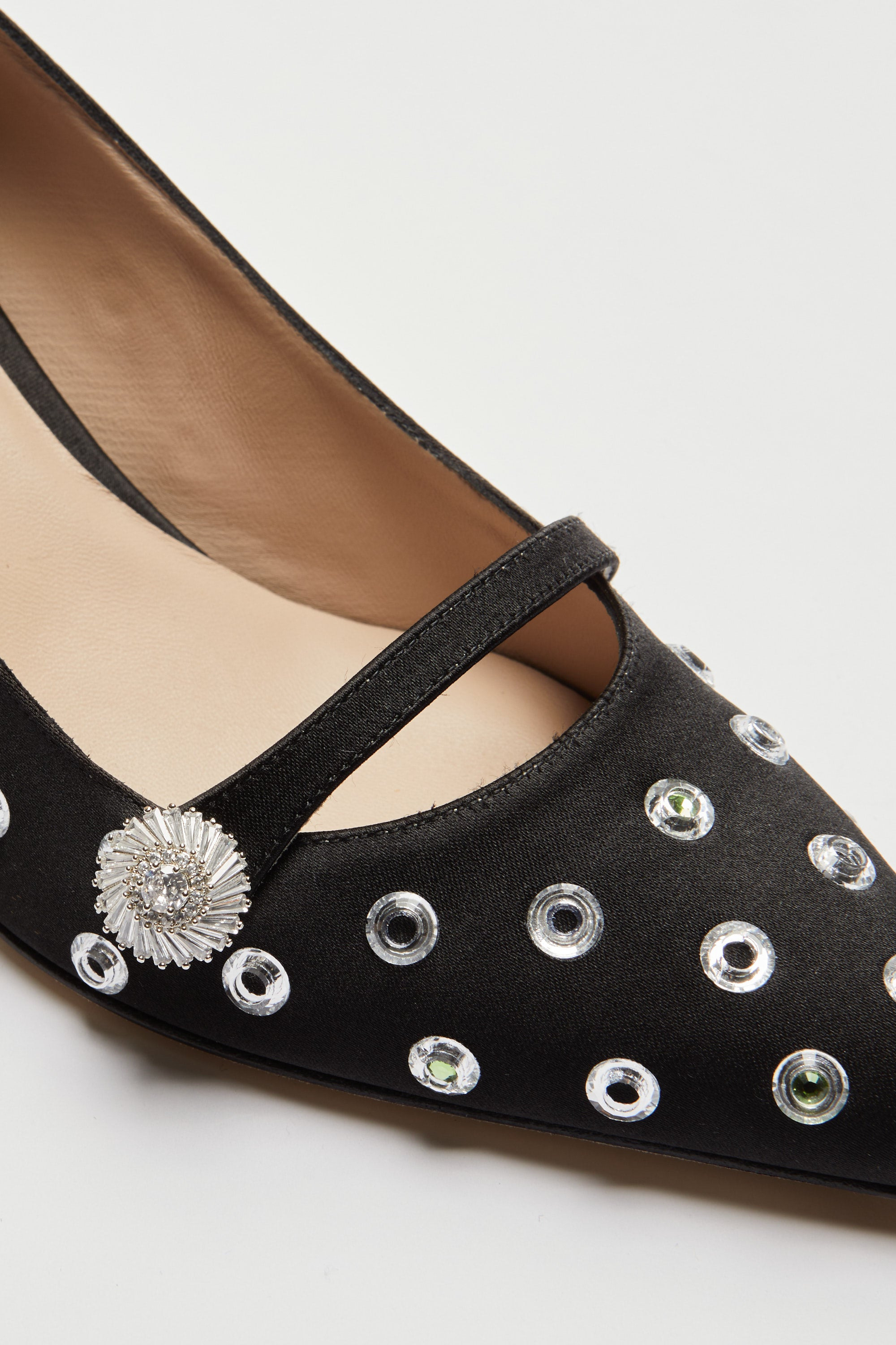 SATIN DÉCOLLETÉ WITH STUDS - 4