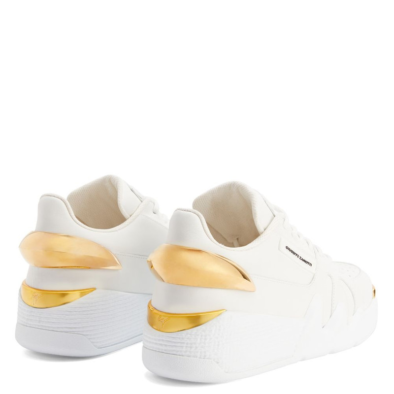 Giuseppe Zanotti Talon outlook