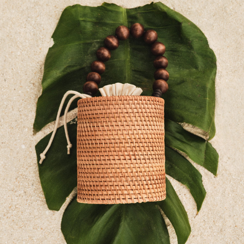 Handknotted rattan bucket bag with wood beads 5