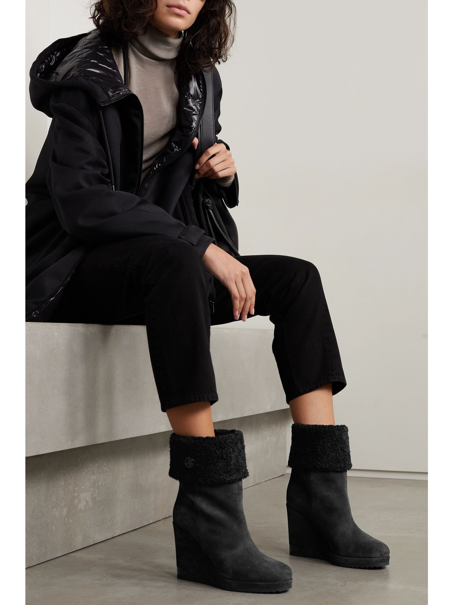 W Short faux shearling-lined suede wedge ankle boots Black - 2