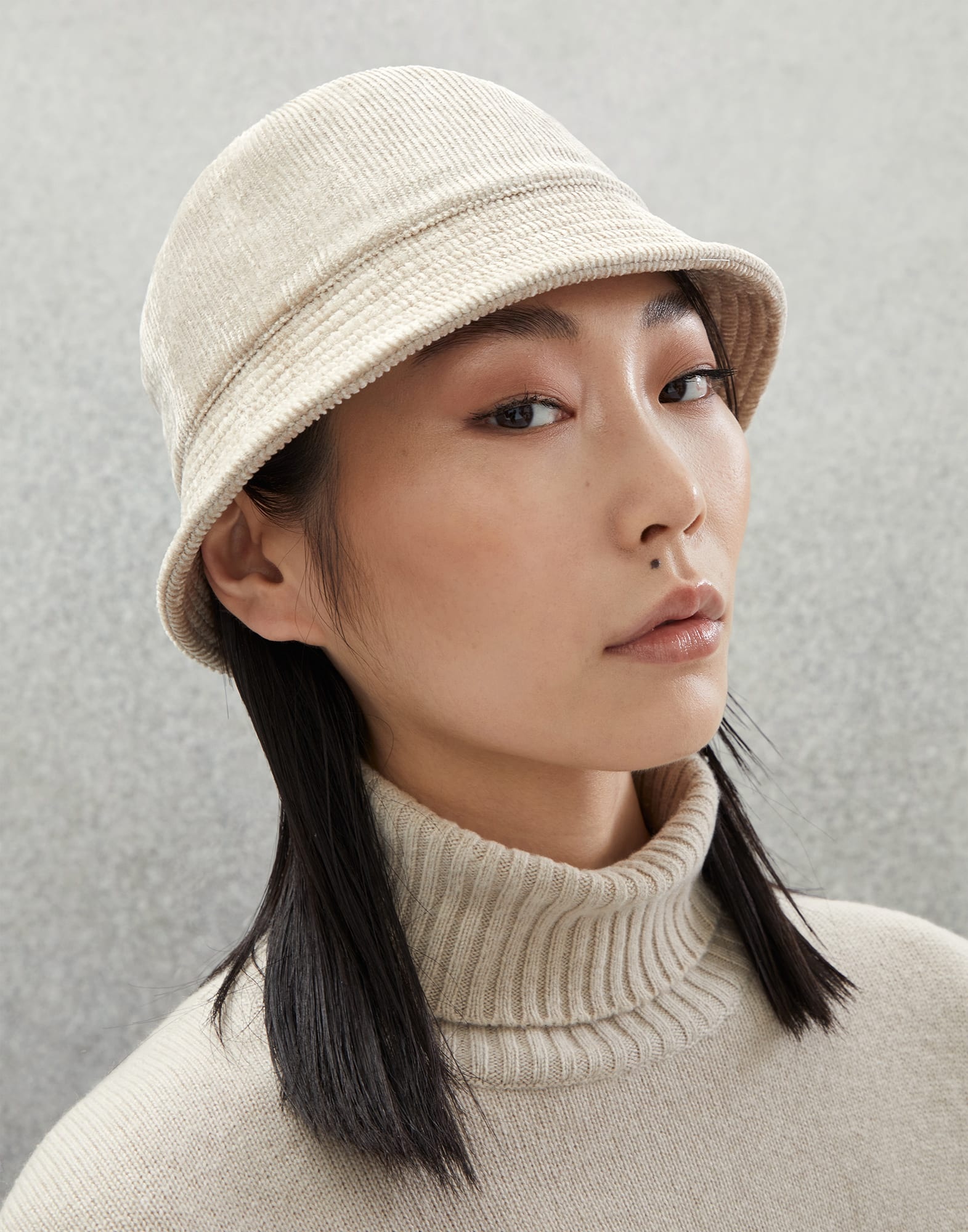 Corduroy bucket hat with shiny band - 3