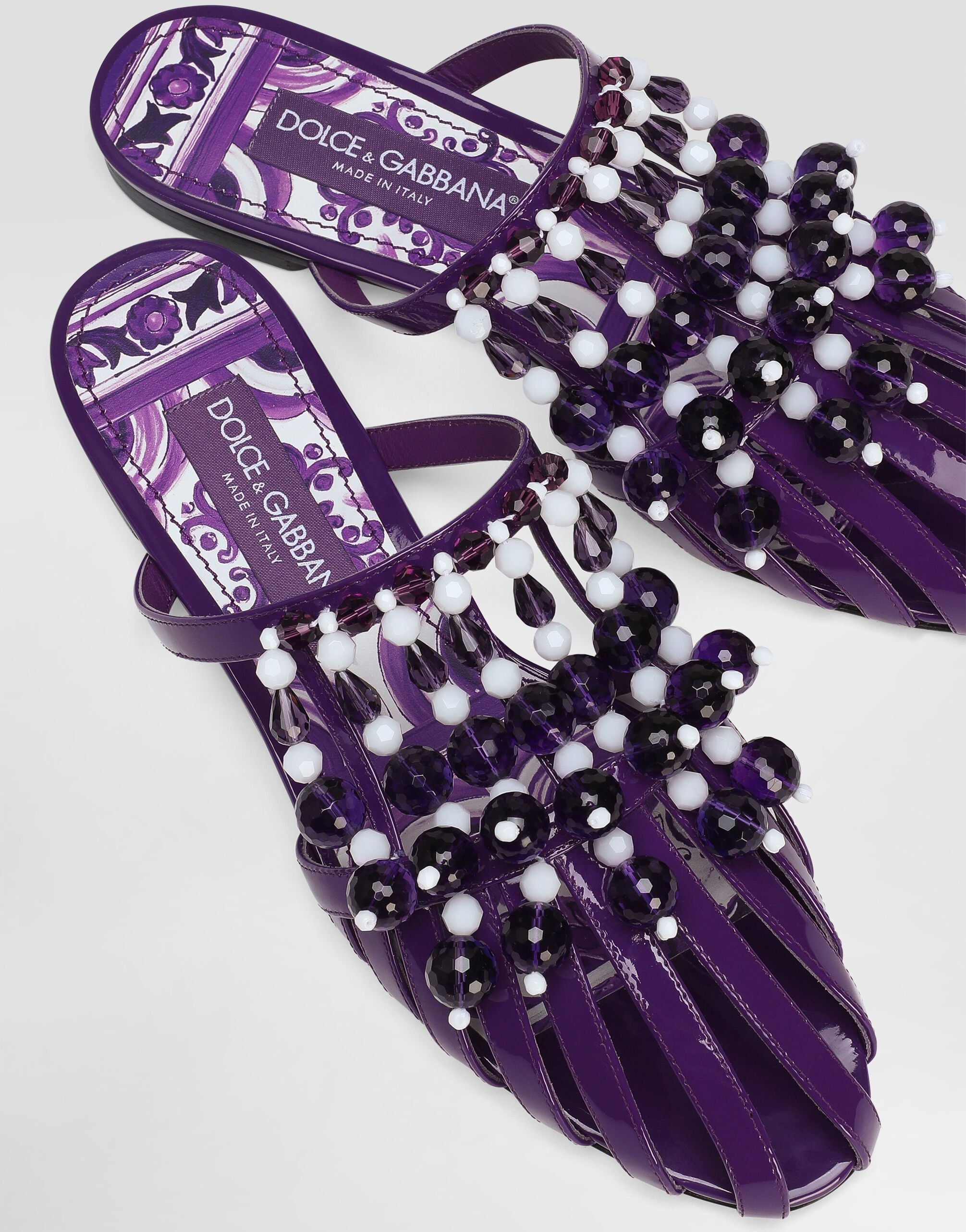 Patent leather sandal with stones - 4
