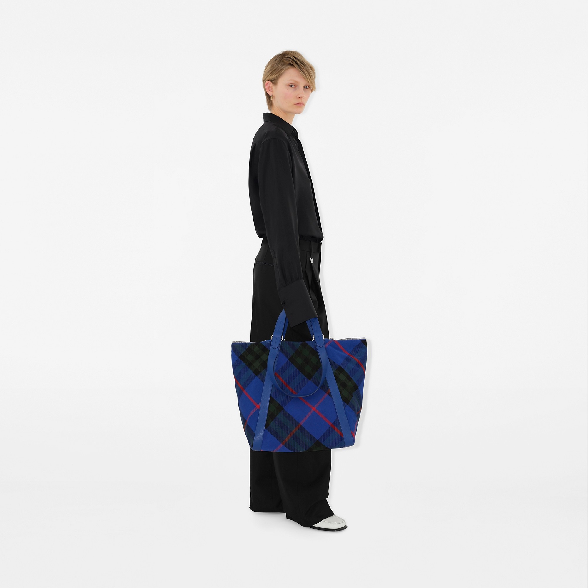 Medium Field Tote - 3