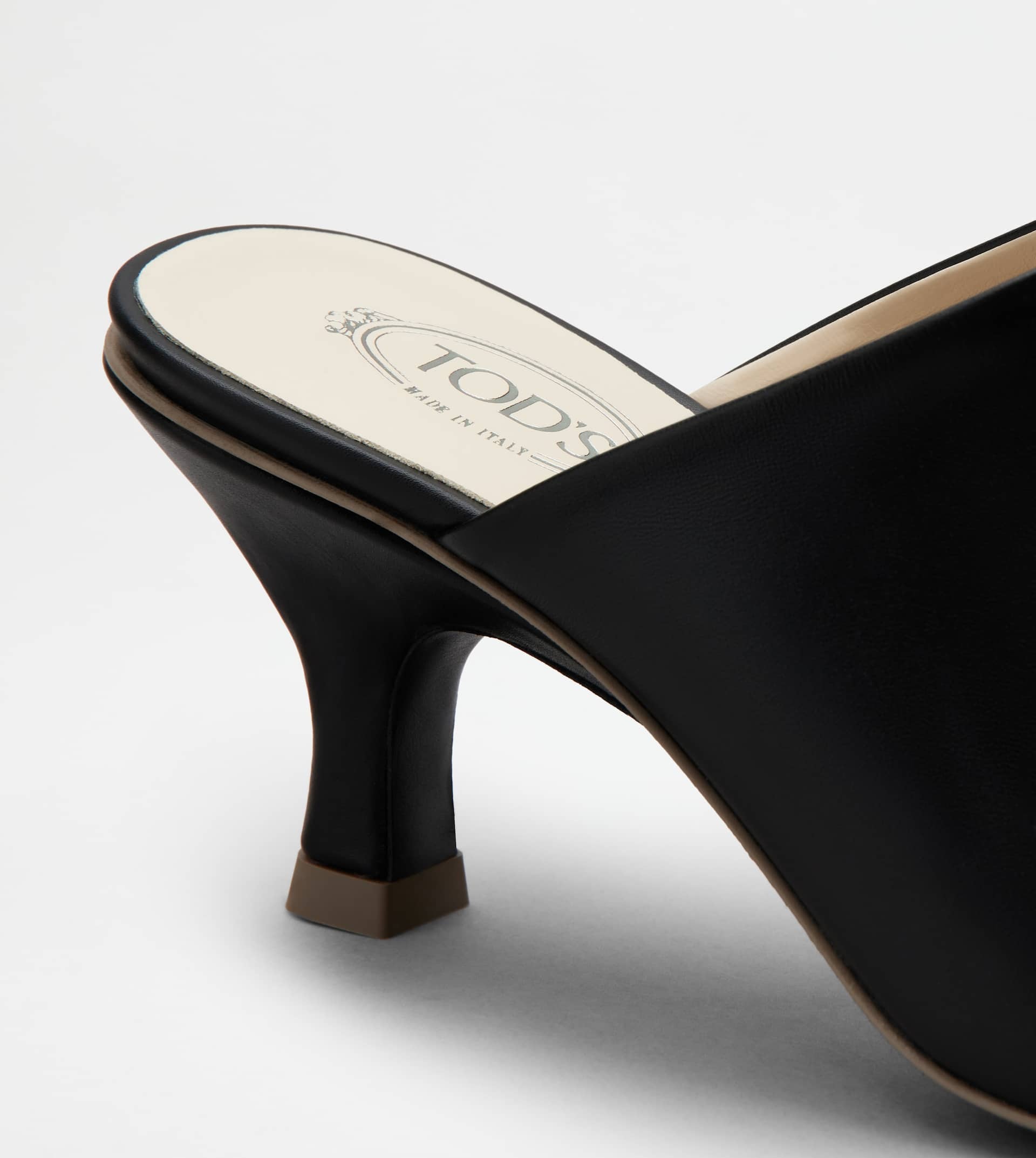 MULES IN LEATHER - BLACK - 6