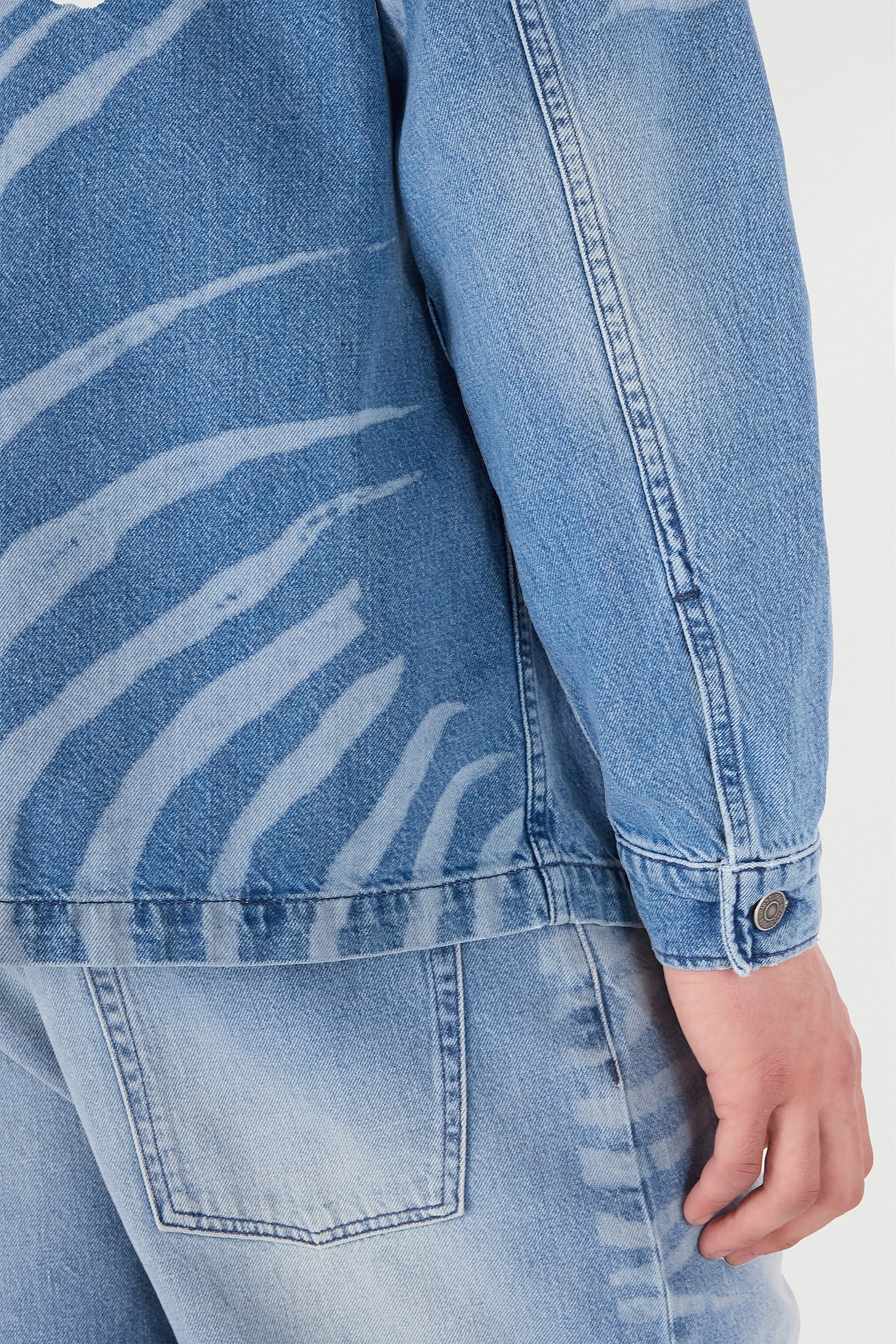 Denim Shirt With Tiger Skin Print - 7