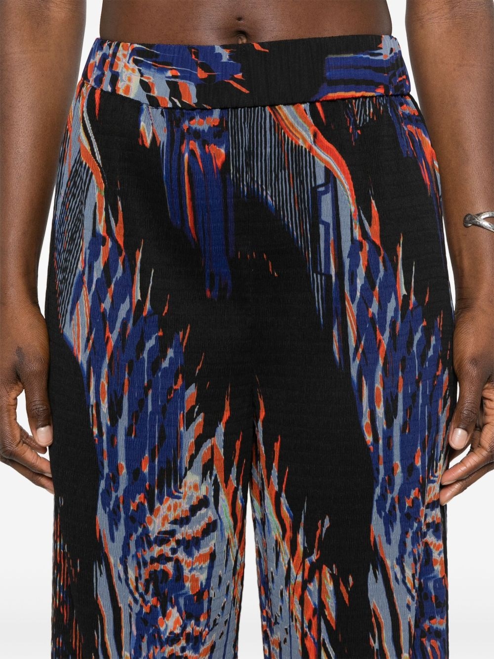 abstract-print plissé straight trousers - 5