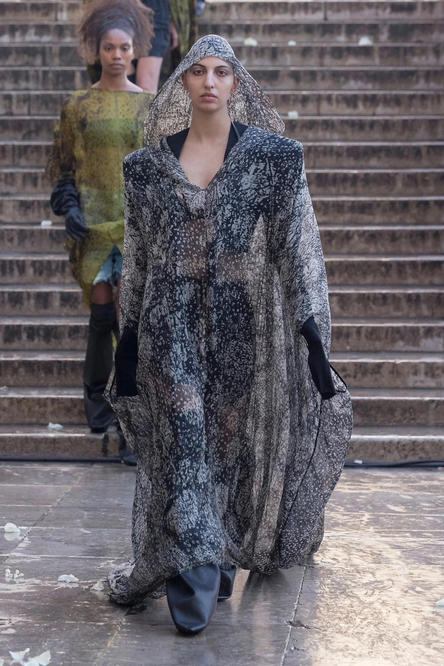 Hollywood-Hooded-Kaftan - 5