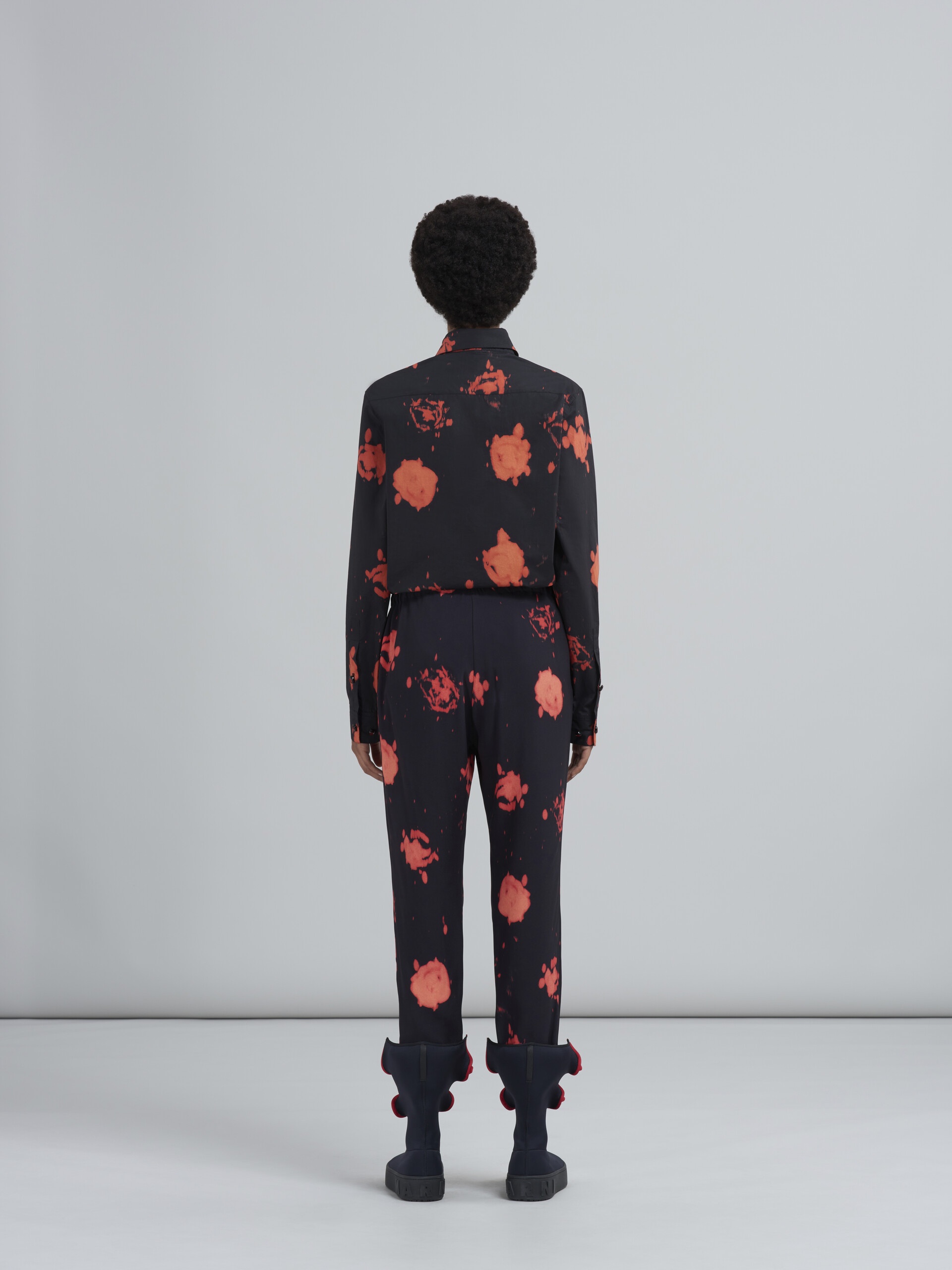 FADED ROSES PRINT VISCOSE SABLÉ TROUSERS - 3
