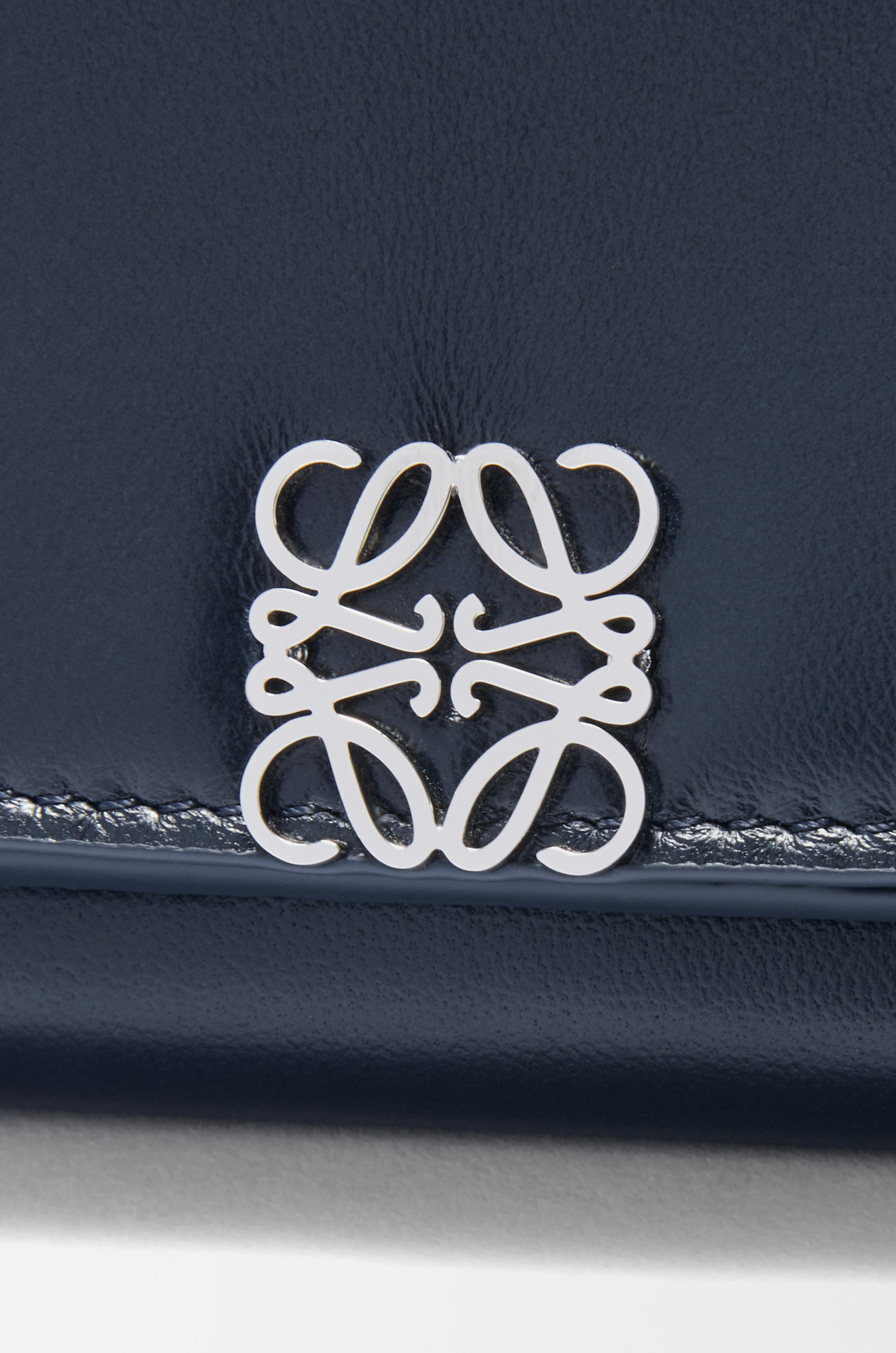 Puffer Anagram trifold wallet in shiny nappa calfskin - 6