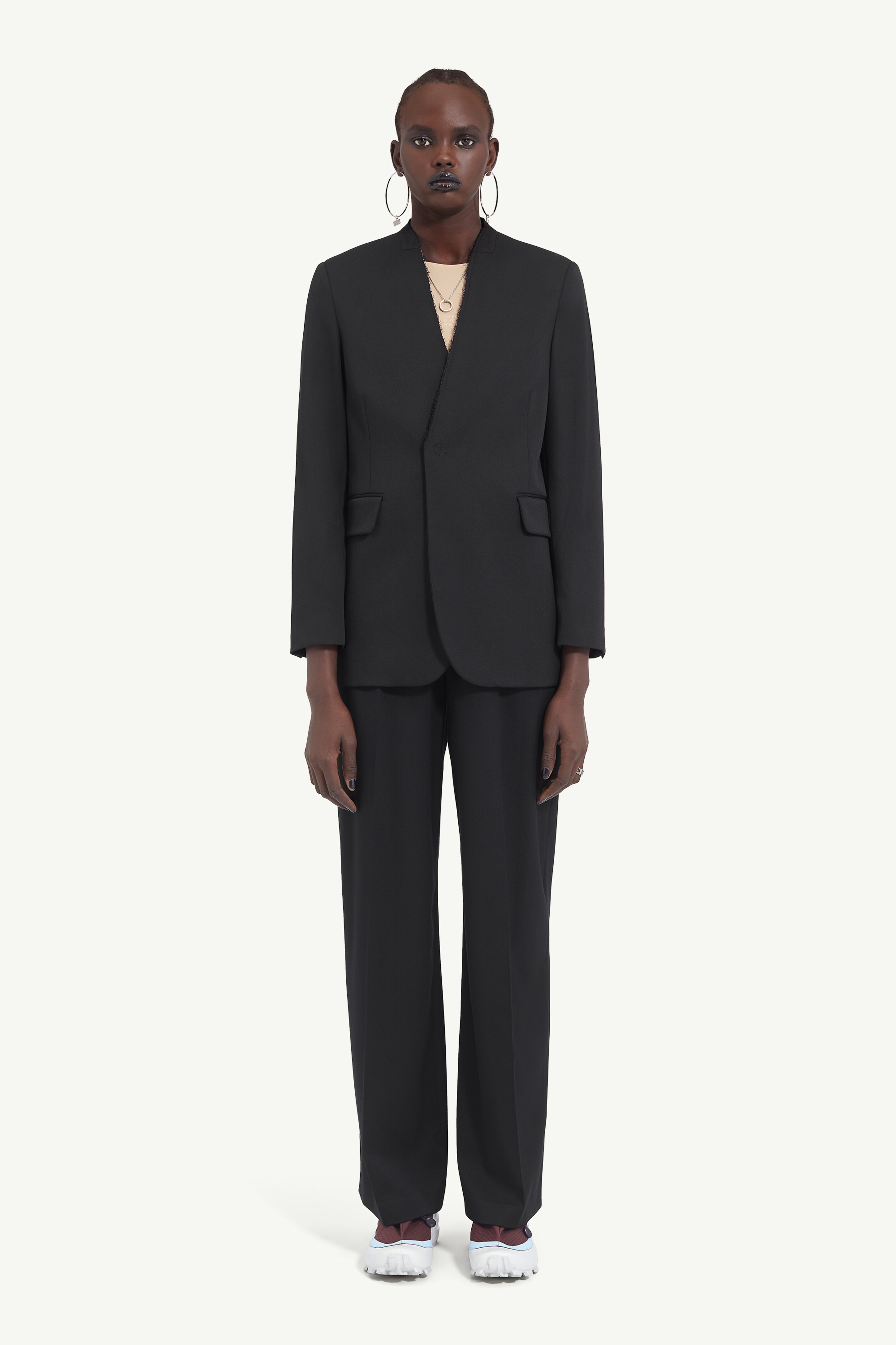 Collarless suit jacket - 2