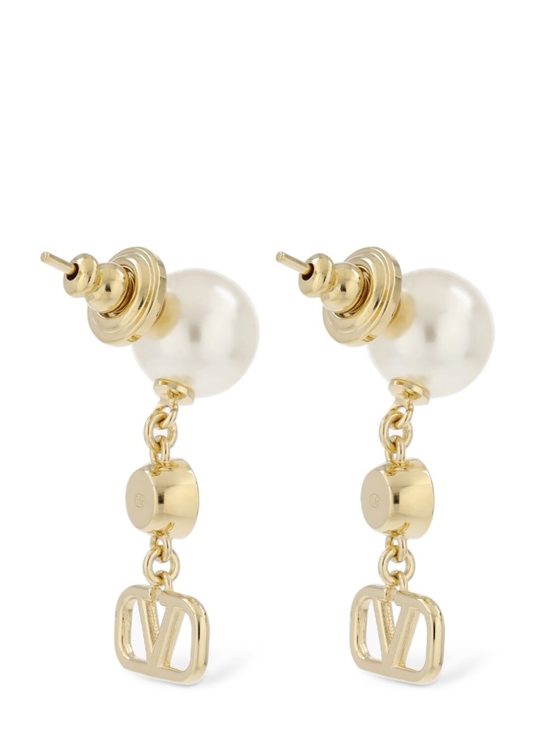 V logo signature faux pearl earrings - 4
