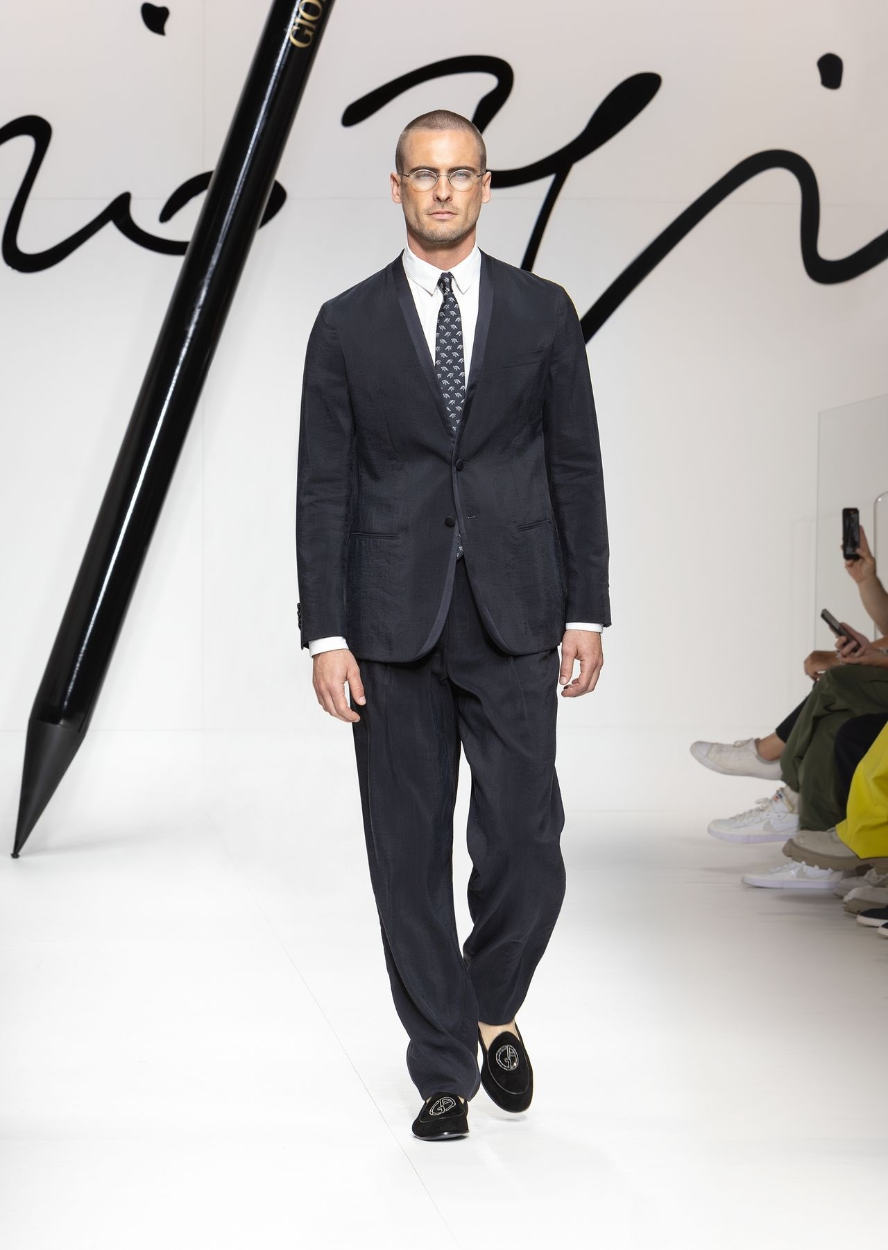 Two-dart trousers in silk-blend twill - 7