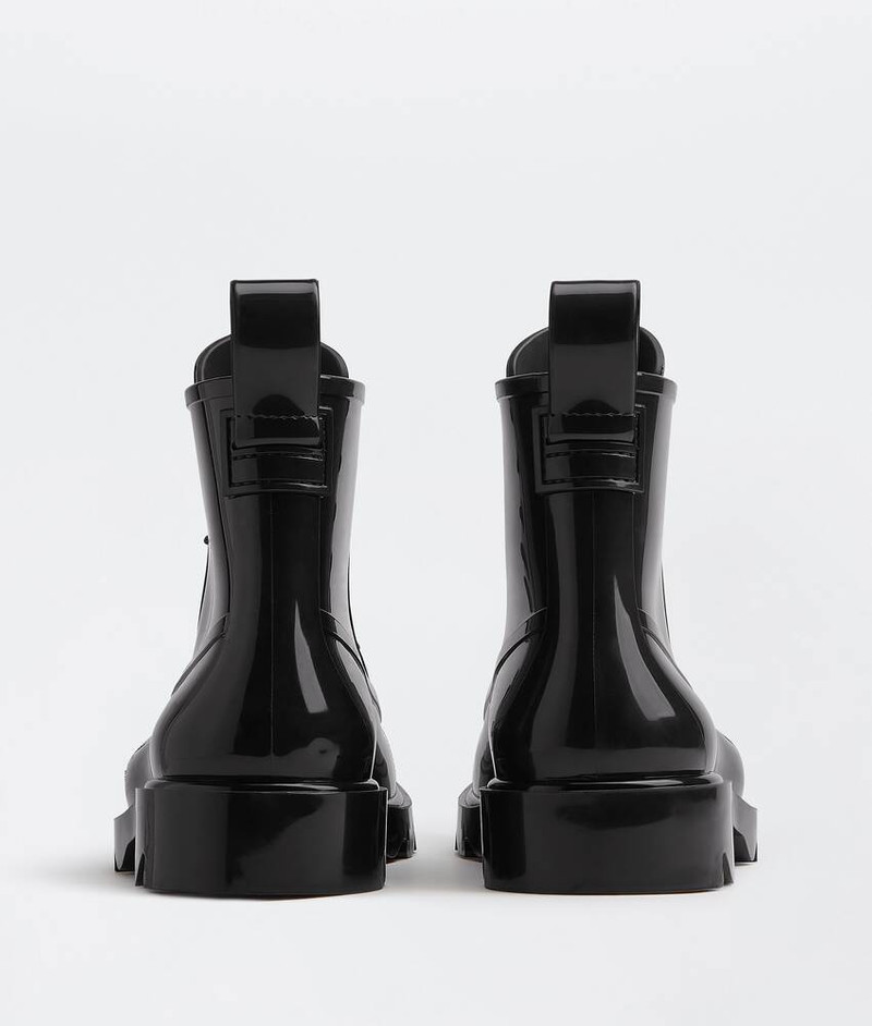 Bottega Veneta stride outlook