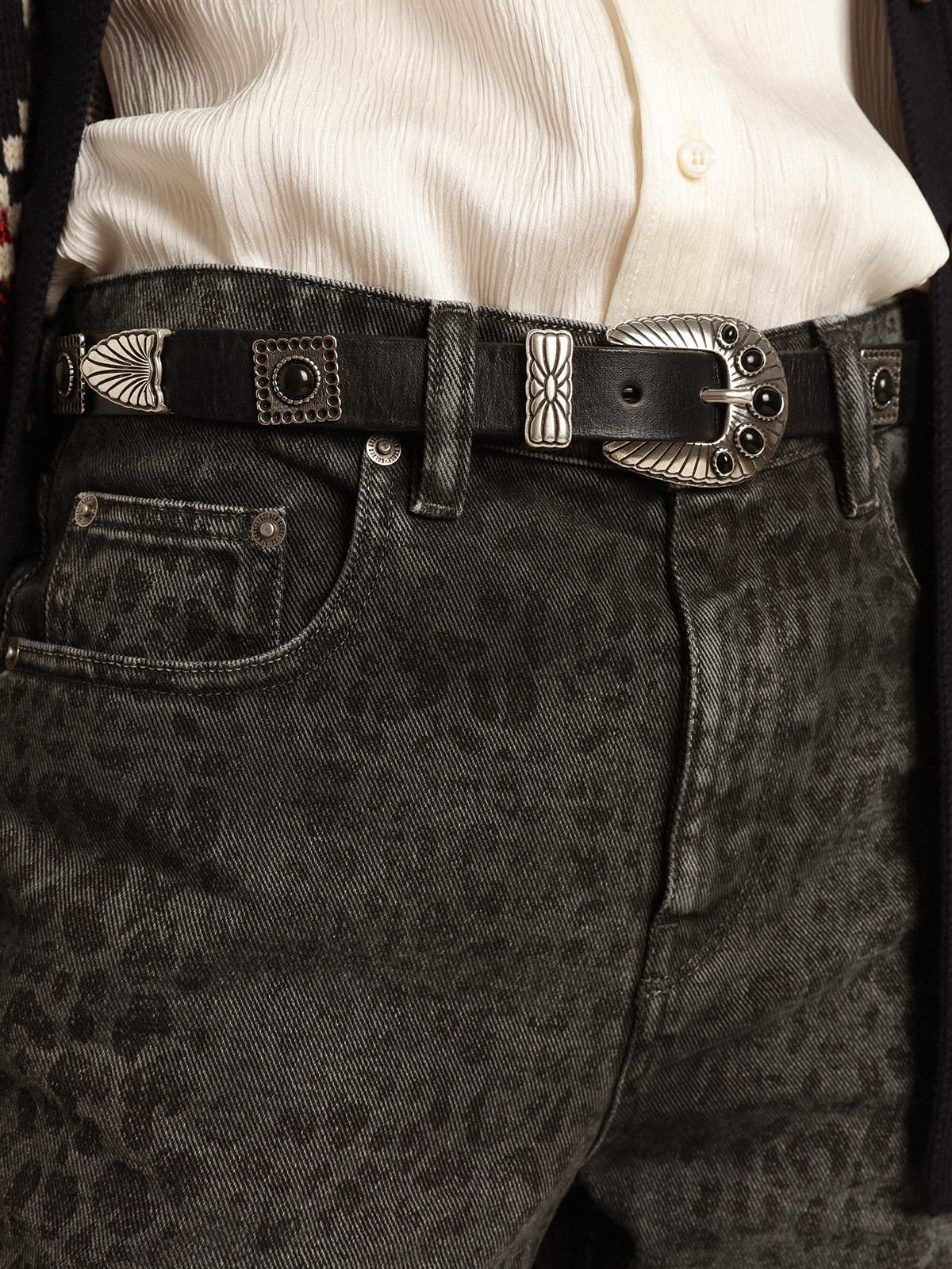 Shell belt in black leather with silver colored studs - 3