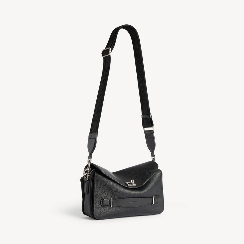 Men's Le 7 Cube Messenger Bag Small in Black 2
