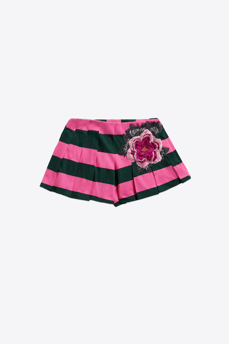 EMBROIDERED FLOWER RUGBY STRIPE PLEATED SHORT 1