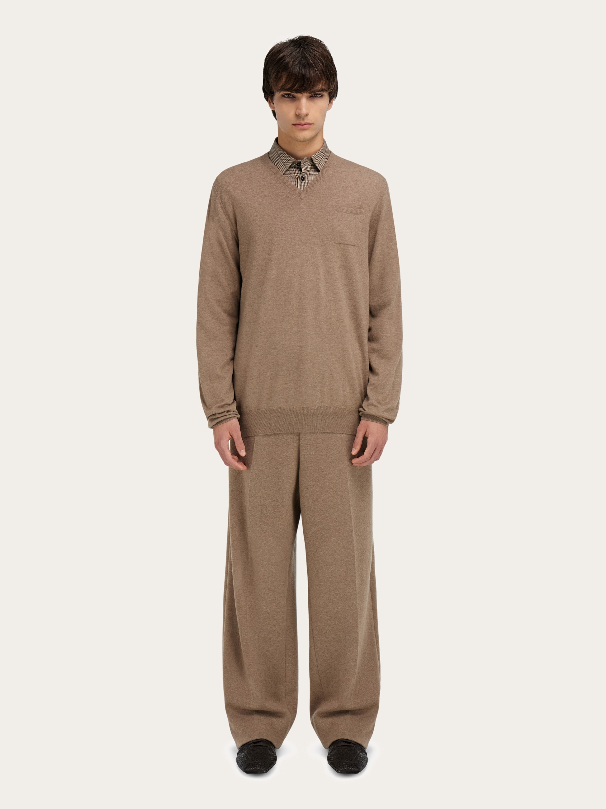 V-neck sweater with pocket detail - 7