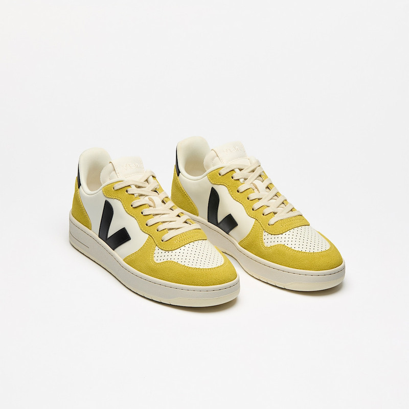 VEJA V-10 LEATHER PURE BLACK LIQUOR outlook