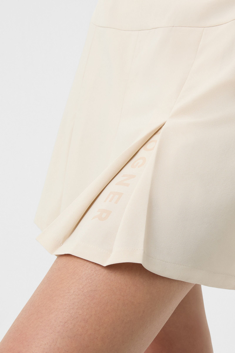 Lonie skort in Sand 6