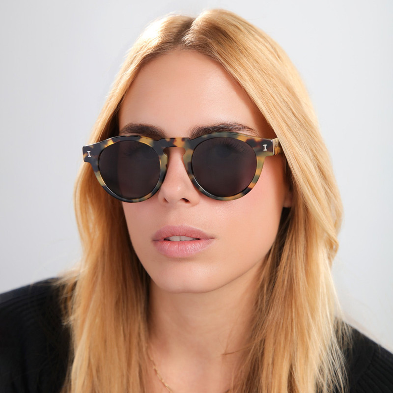 illesteva Leonard Sunglasses outlook