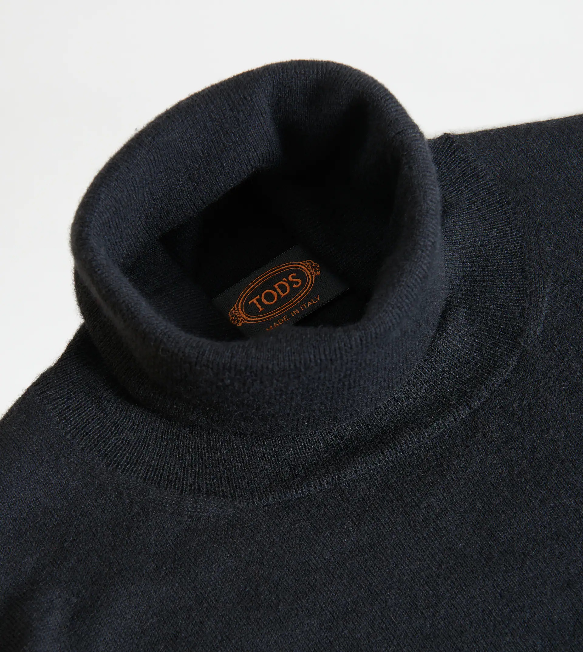 HIGH NECK JUMPER IN CASHMERE - BLACK - 4