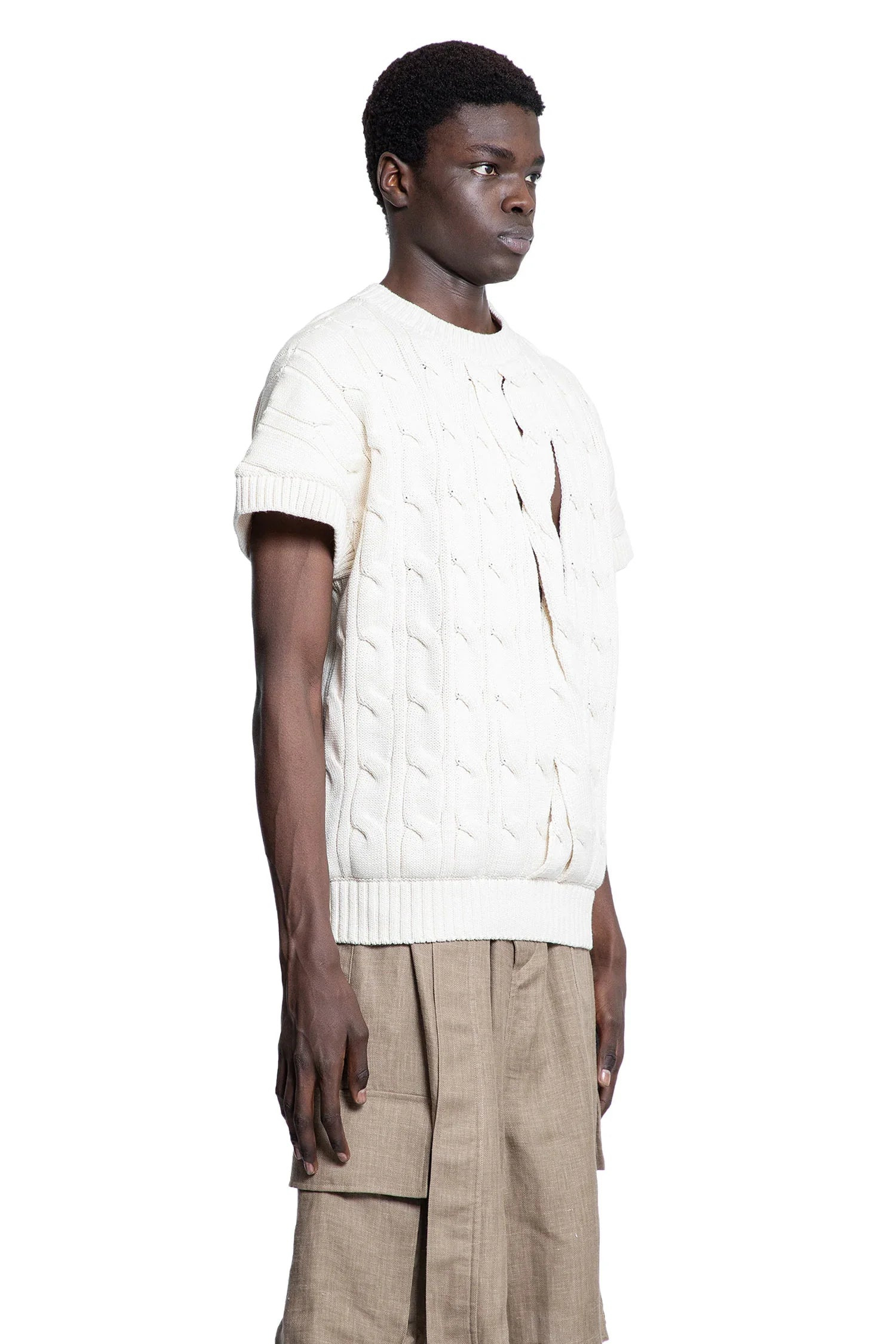 Cut-Out-Cable-Knit-Gilet - 2