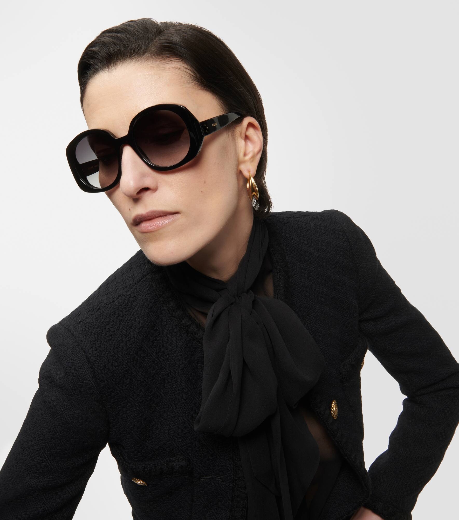 Bold oversized sunglasses - 3
