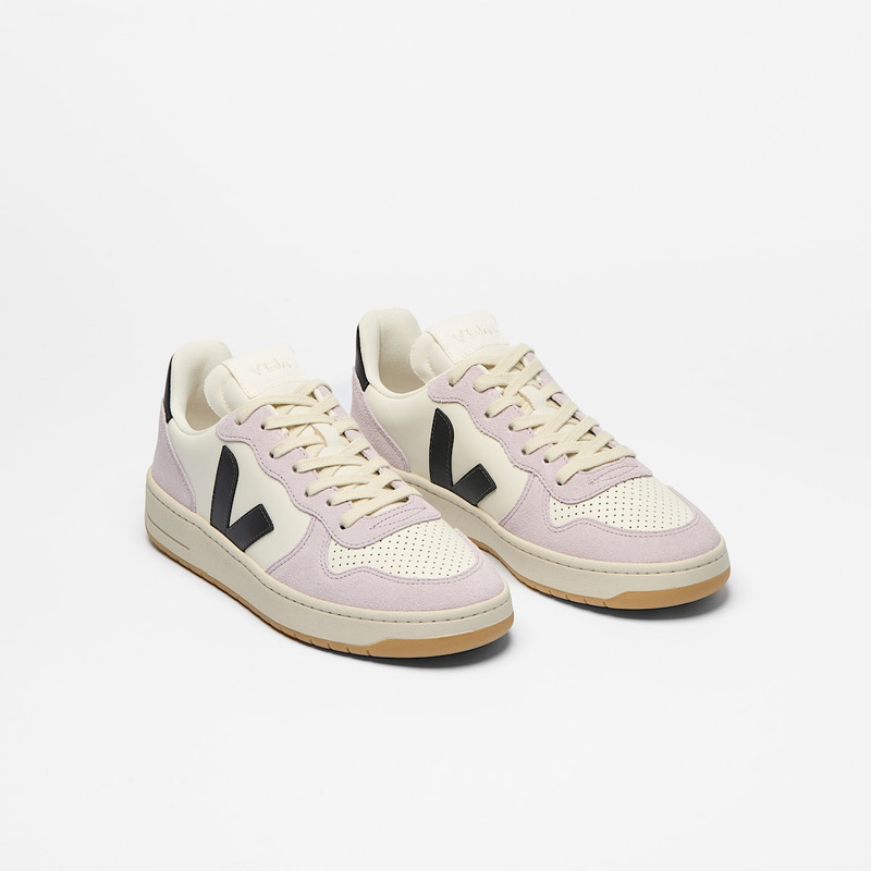 VEJA V-10 LEATHER PURE BLACK PARME outlook