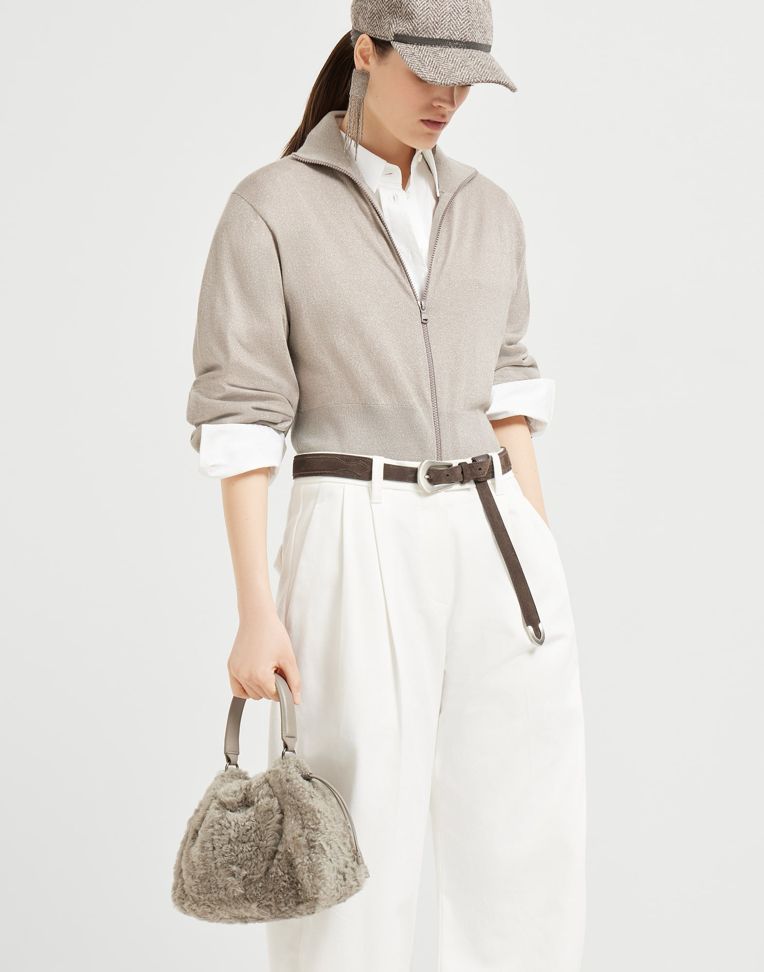 Mellow small bucket bag in fuzzy shearling with precious chain - 4