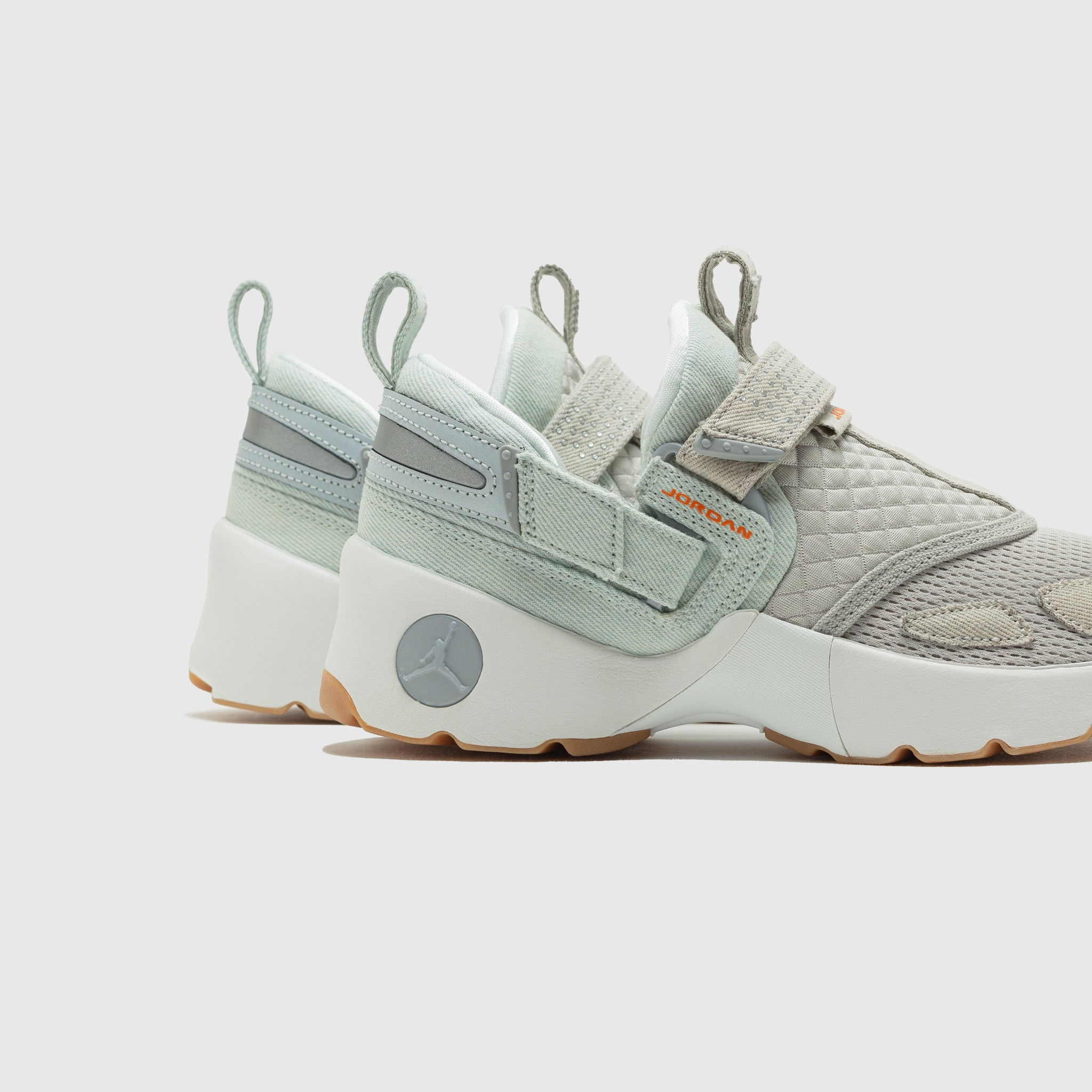 WMNS JORDAN TRUNNER LX "CORDUROY" - 5