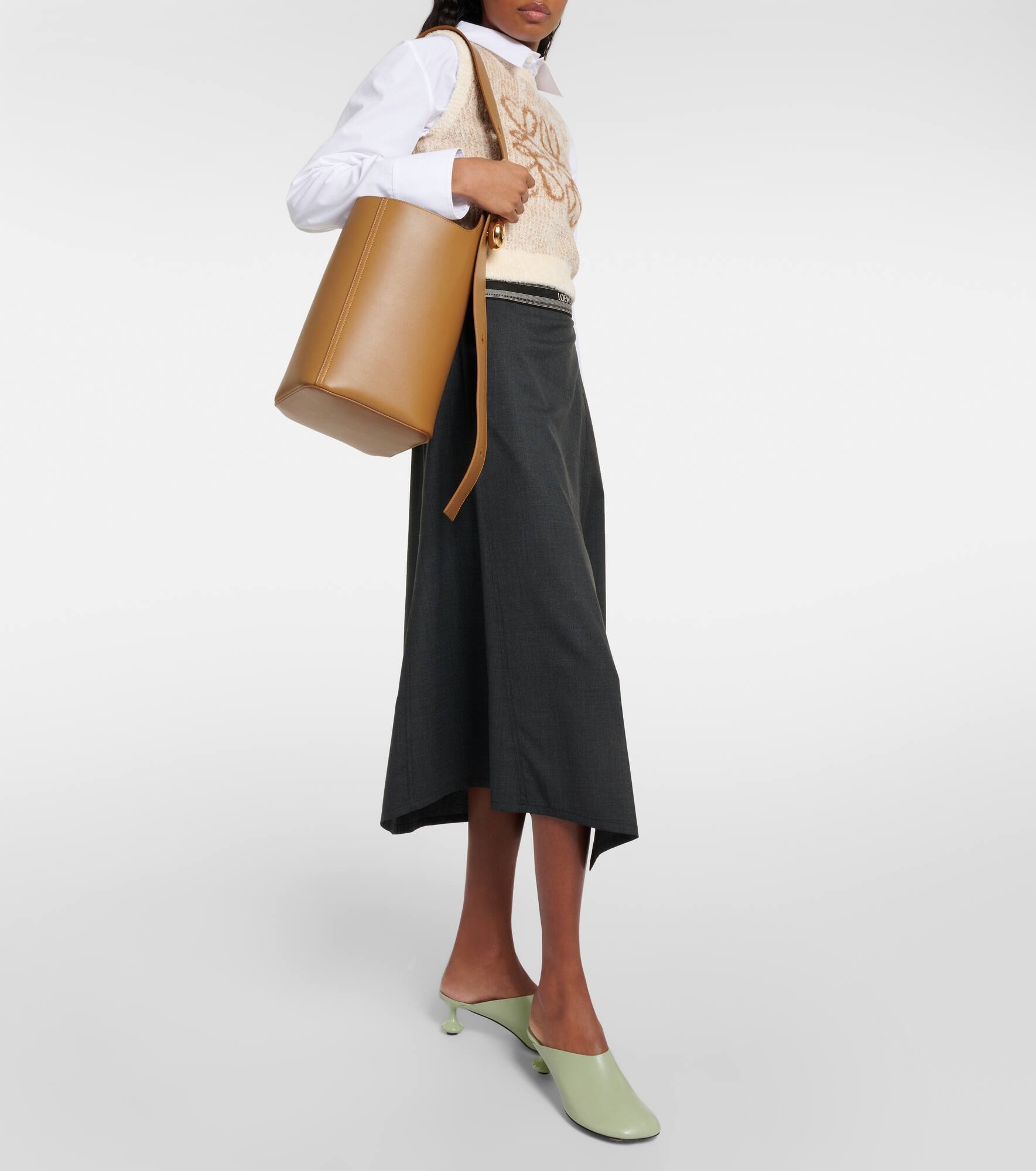 Pebble Medium leather bucket bag - 5