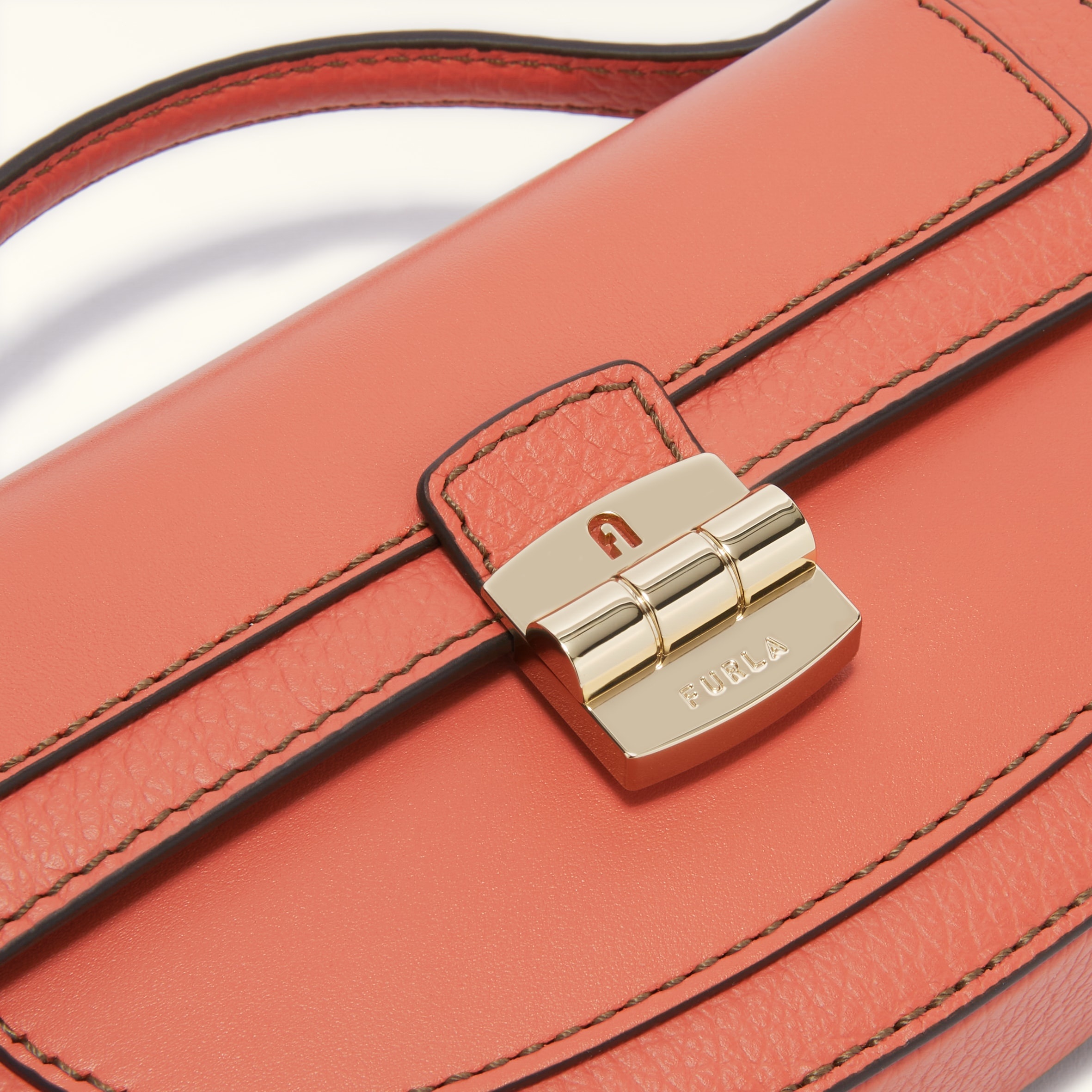 Furla Club 2 - 4