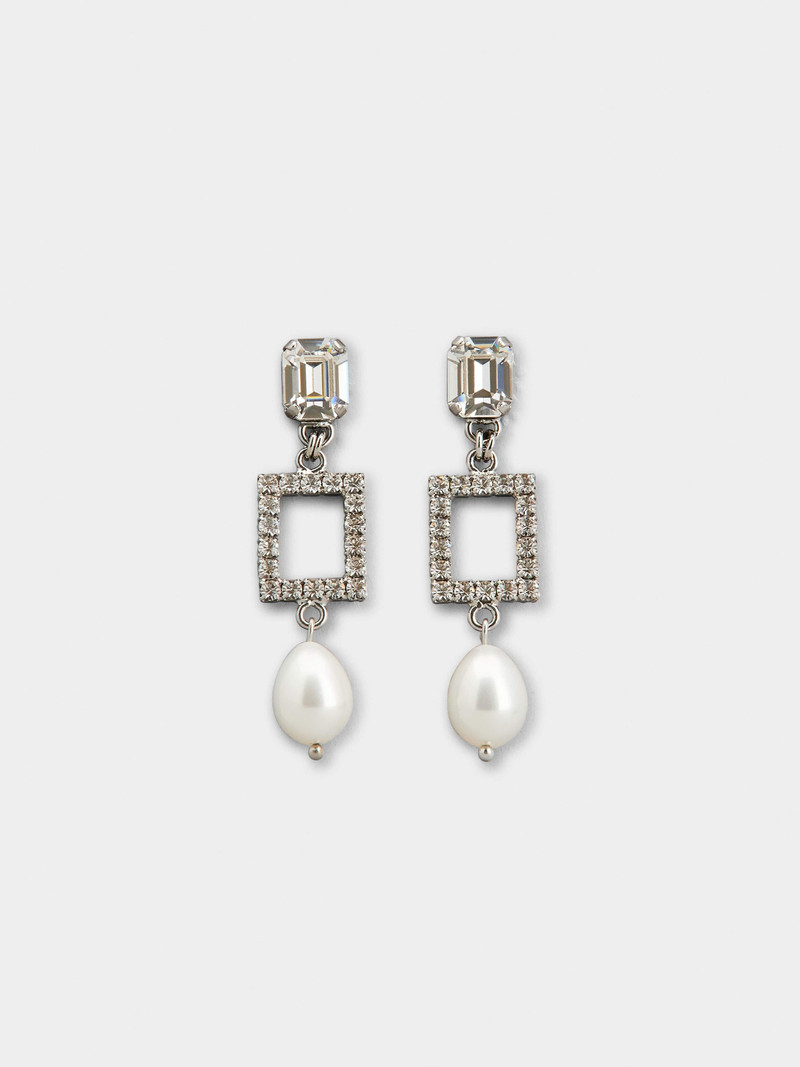 Buckle and Pearl Earrings 1