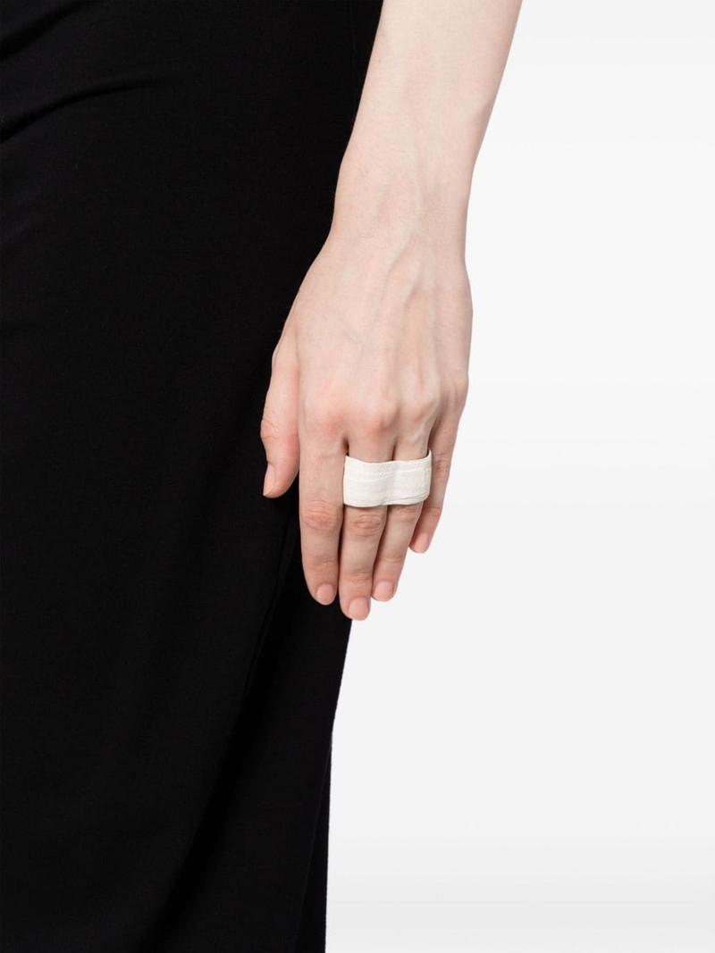 DETAJ chunky-band ring outlook