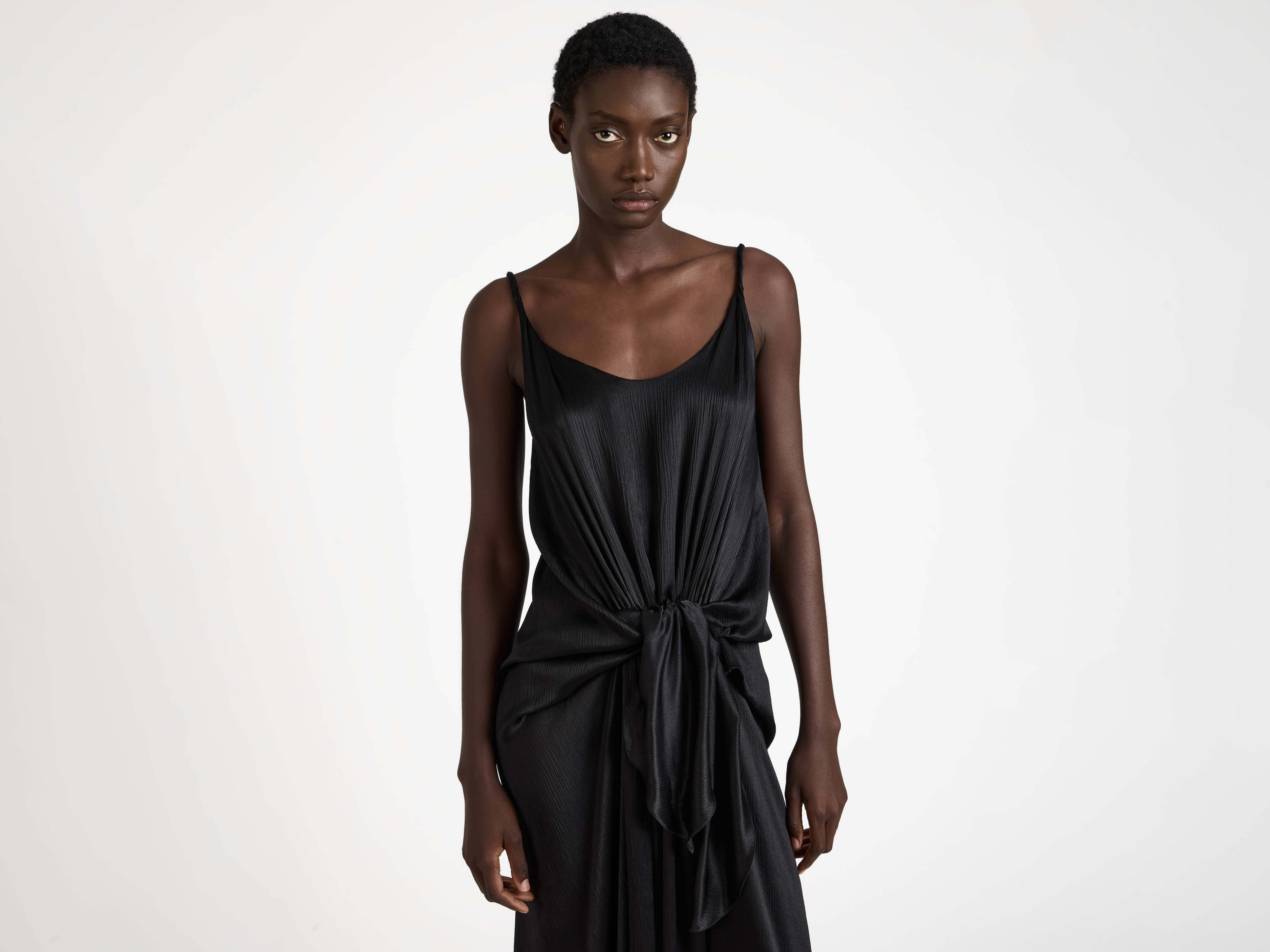 KNOTTED WAIST LONGLINE DRESS IN BLACK - 5