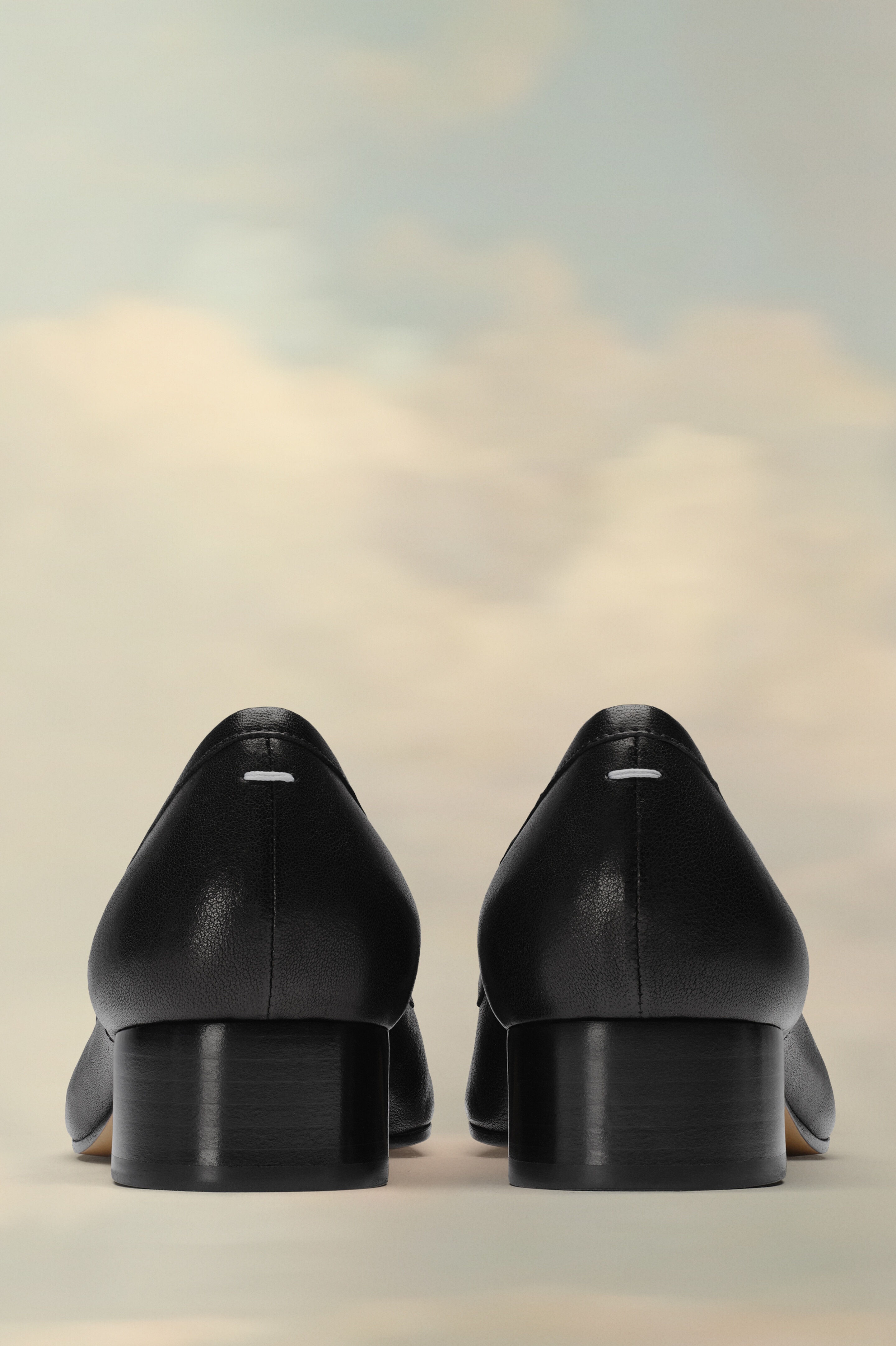 [国内発送 関税負担なし] Maison Margiela Tabi ballerinas Shop Maison Margiela - Tabi Leather Ballerina Flats | Saks