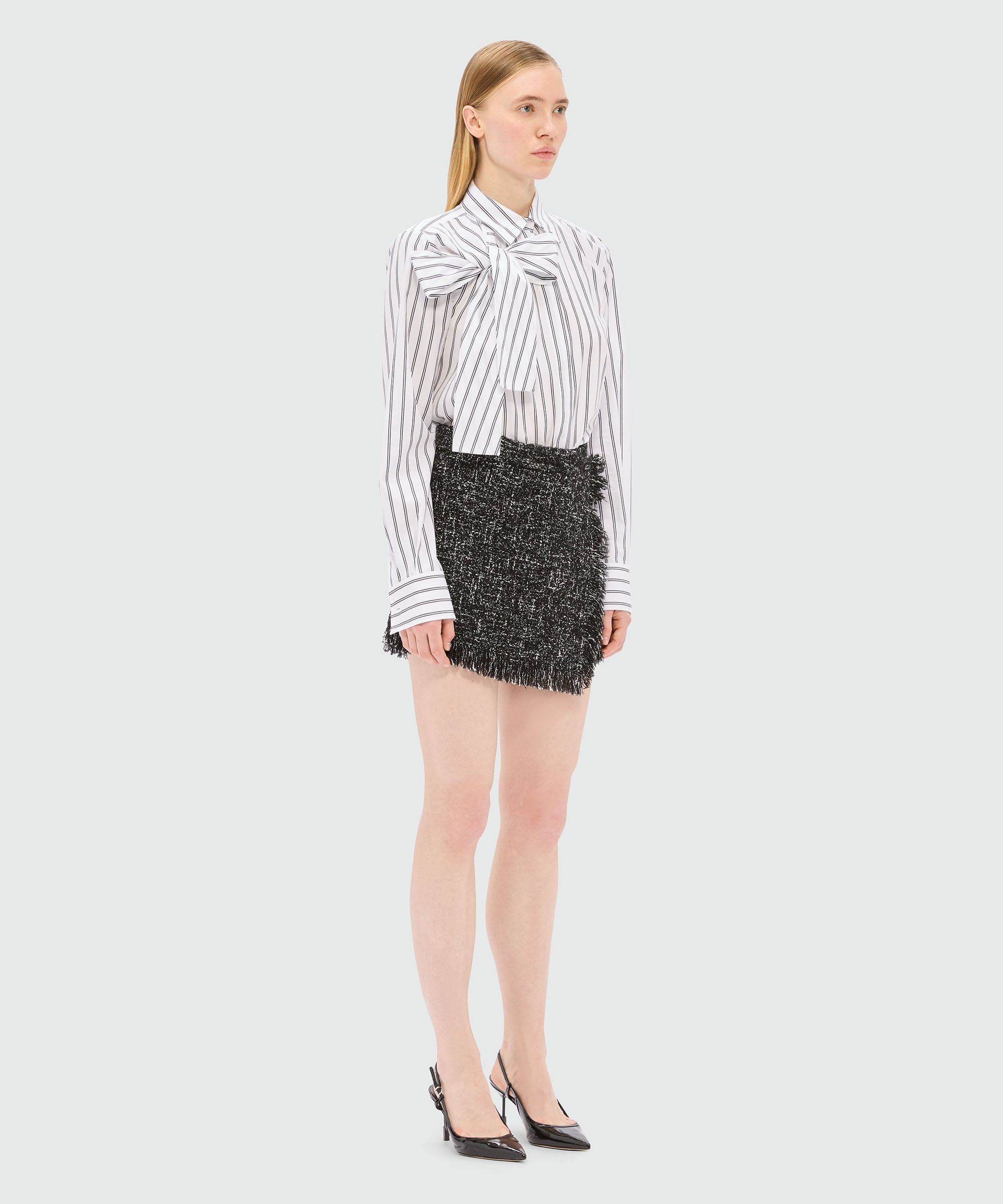 Black bouclé shorts with micro sequins - 4