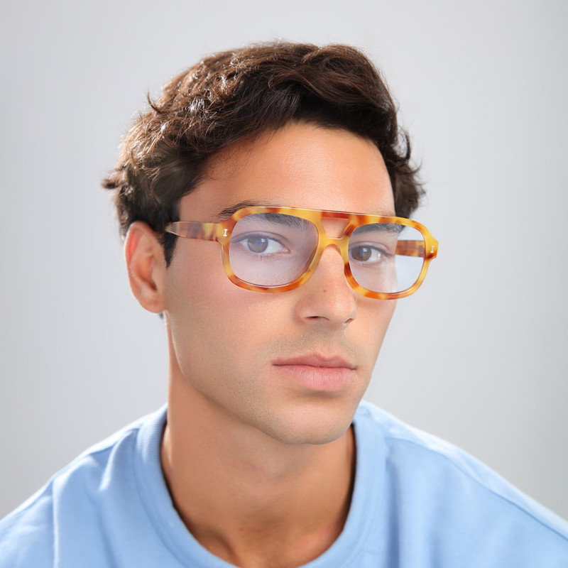 illesteva Memphis Sunglasses outlook