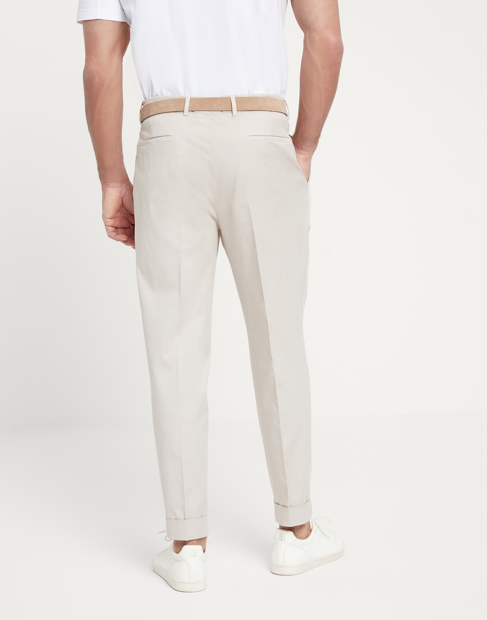 Garment-dyed leisure fit trousers in American Pima cotton comfort gabardine with pleat - 2