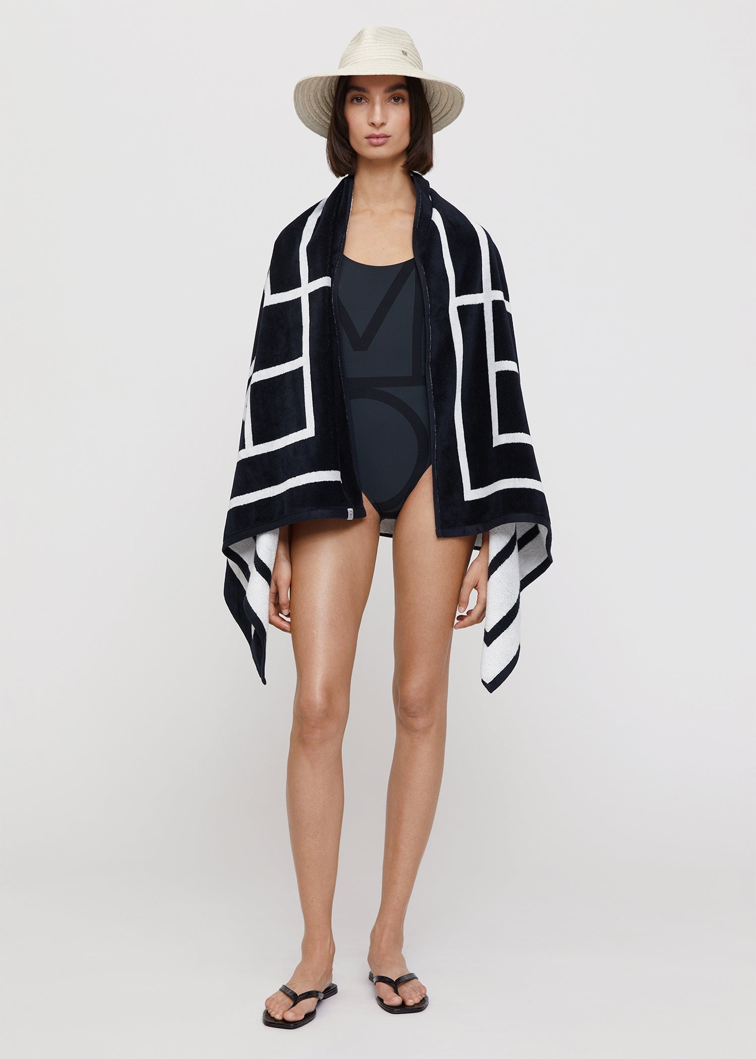 ワンピース水着 TOTEME Monogram organic cotton beach towel NAVY/WHITE Monogram jacquard beach towel navy – TOTEME