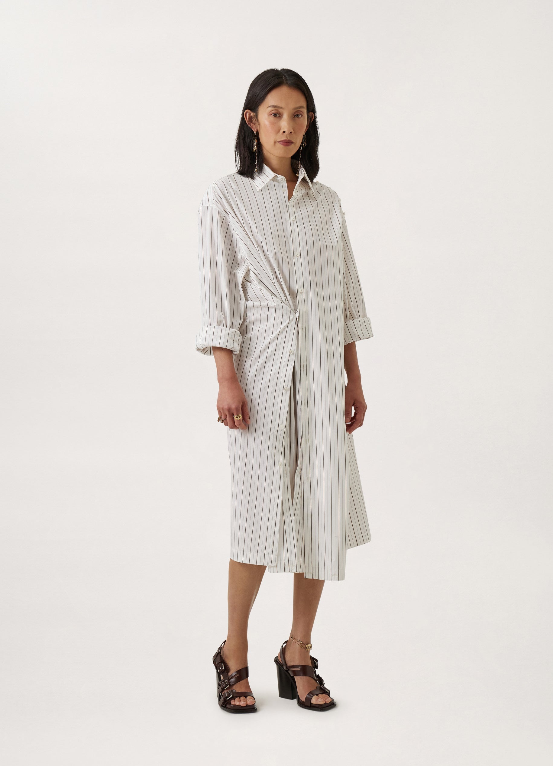 PLAYFUL BUTTONED SHIRT DRESS
FINE STRIPED SHIRT - 10