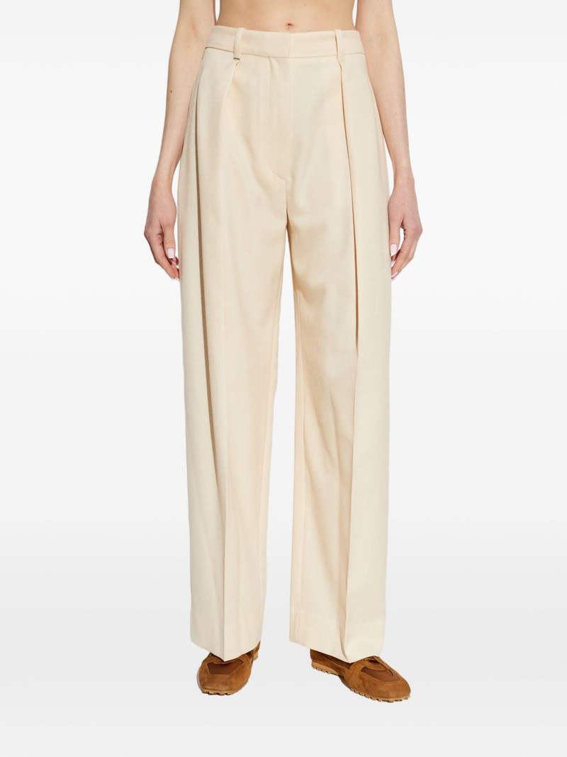 pleated trousers 3