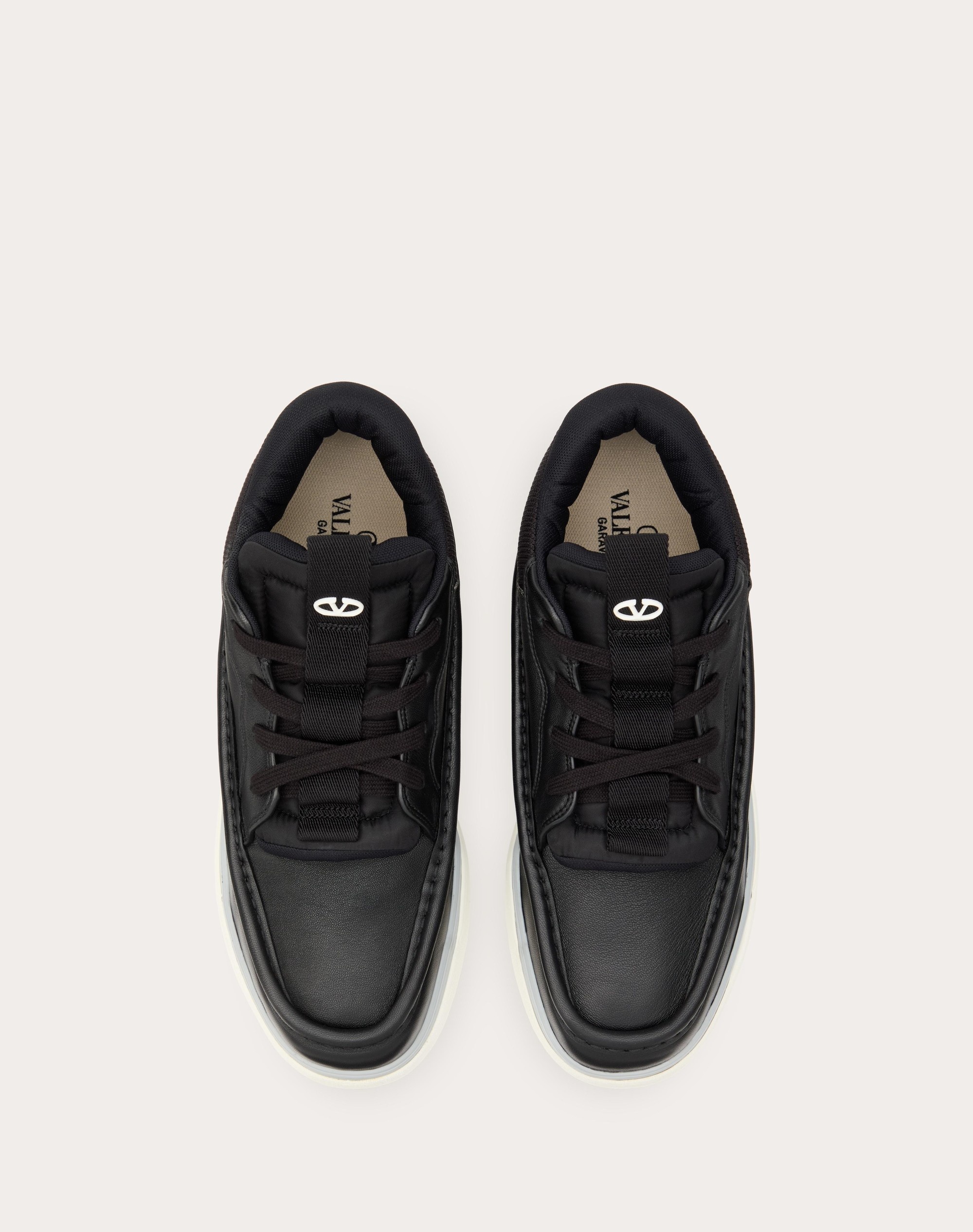 【関税込み】VALENTINO Runboot sneakers in leather and mesh Valentino CALFSKIN LEATHER MID-TOP RUNBOOT SNEAKER | REVERSIBLE