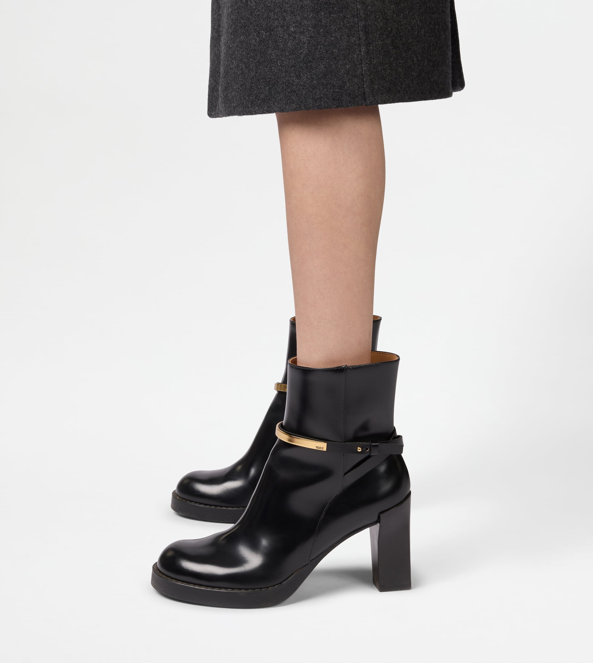 ANKLE BOOTS IN LEATHER - BLACK - 6
