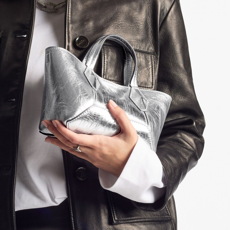 JIMMY CHOO Diamond Tote XS
Silver Vintage Metallic Leather Mini Bag outlook