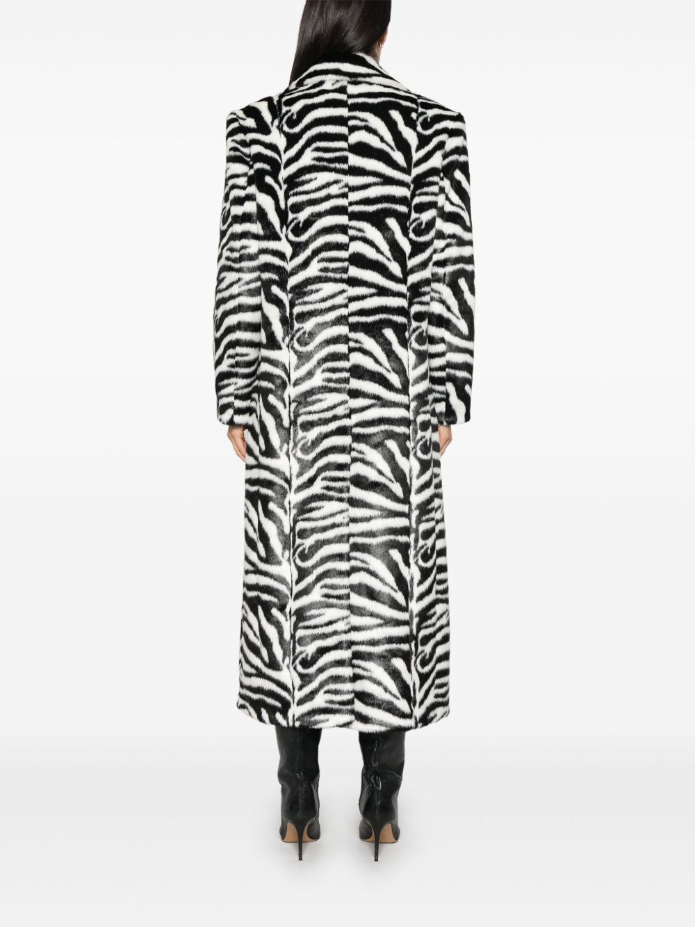 Fluffy Clasp coat - 4