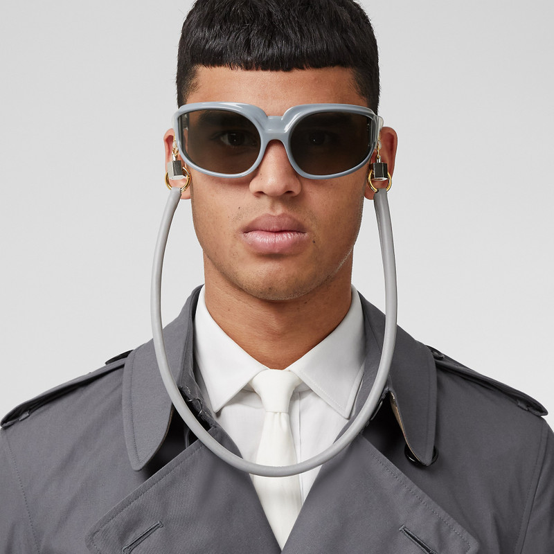 Burberry The Mid-length Chelsea Heritage Trench Coat outlook