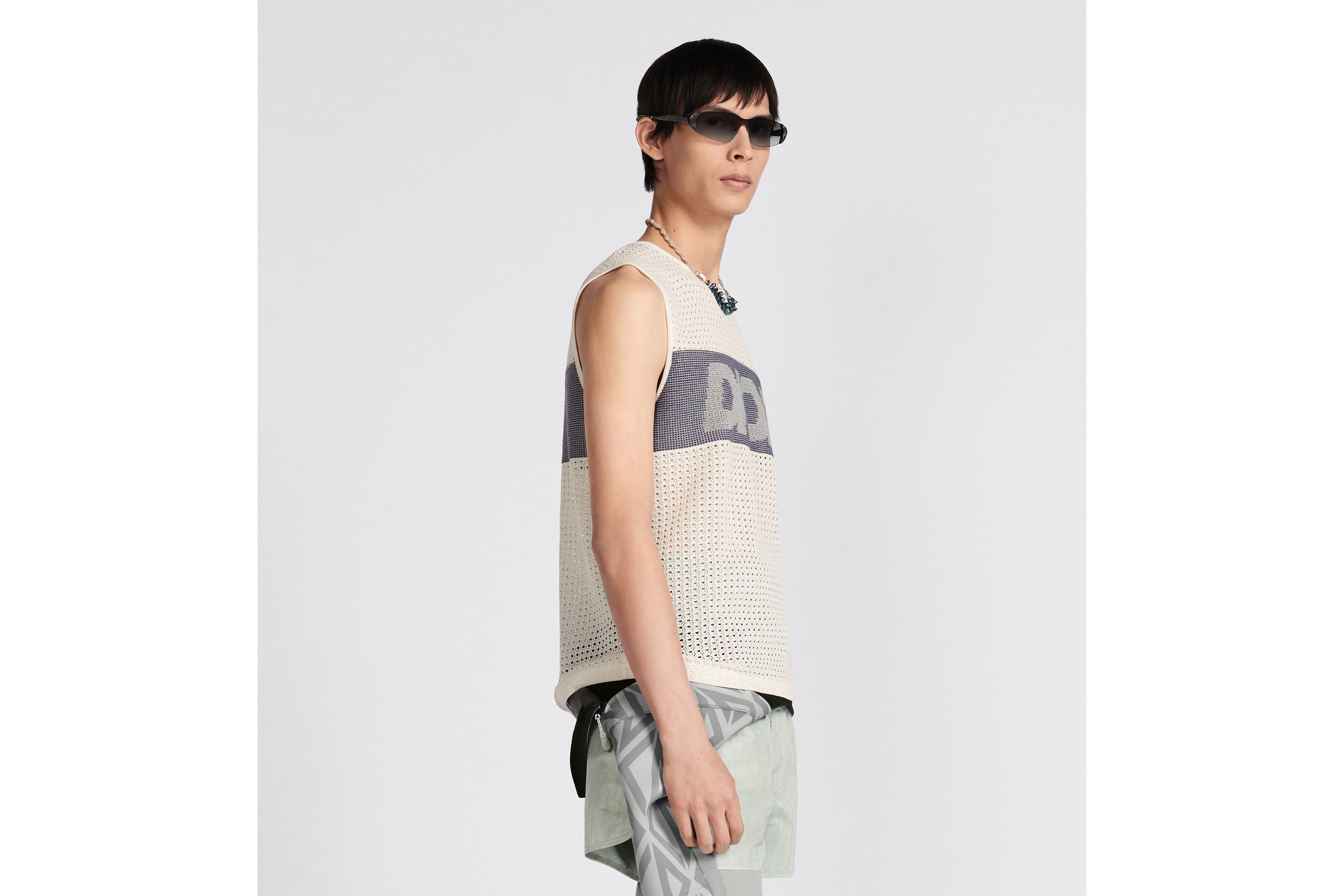 Sleeveless T-Shirt - 5