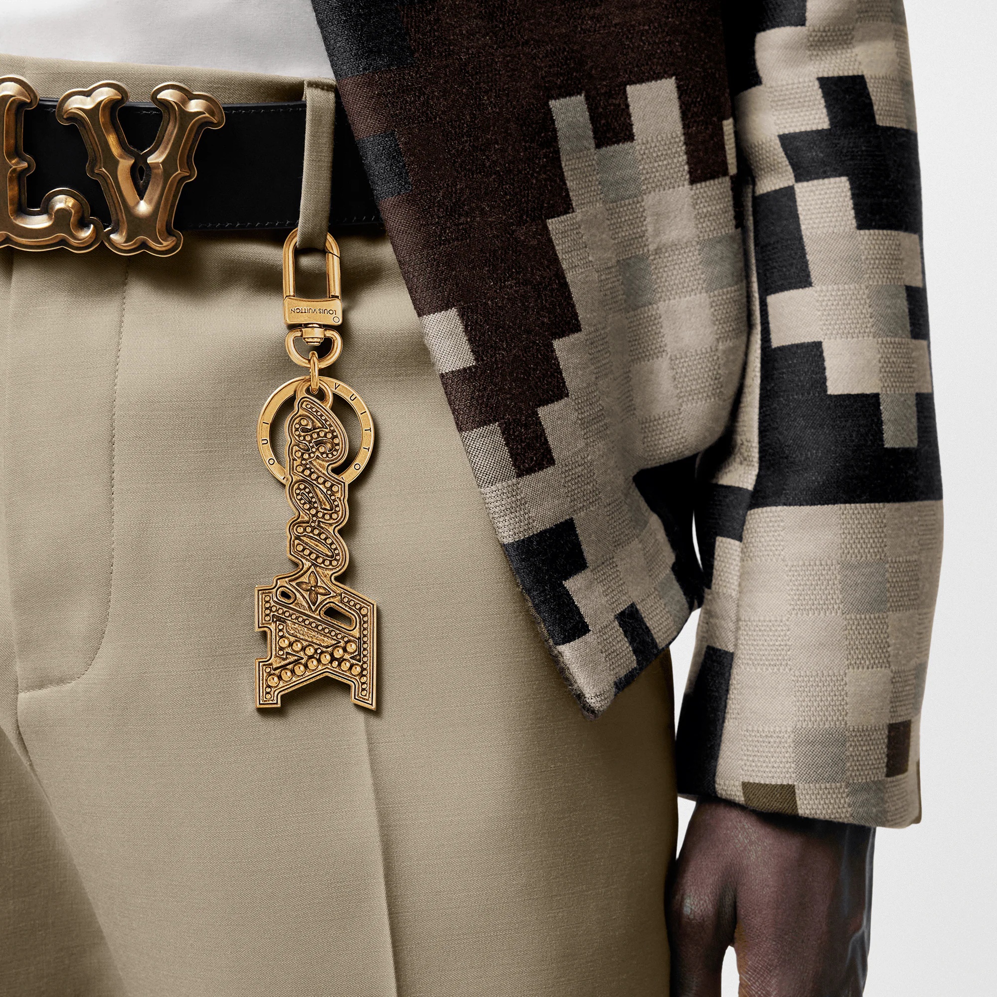 LV Lovers Studs Bag Charm & Key Holder - 3