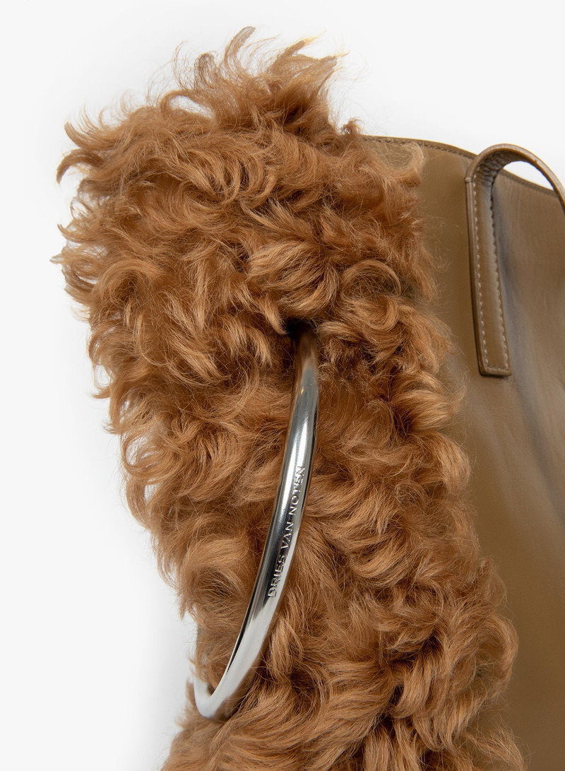 Dries Van Noten SHEARLING RING TOTE outlook